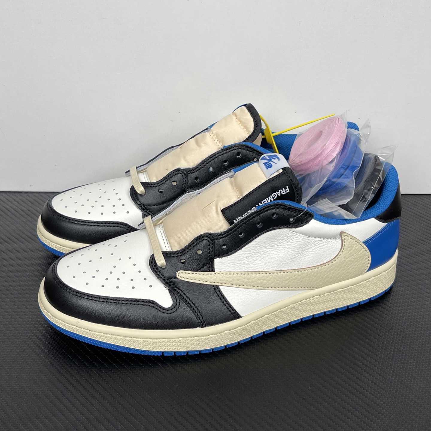 Travis Scott x Air Jordan 1 Low Sneaker      DM7866-140 - DesignerGu