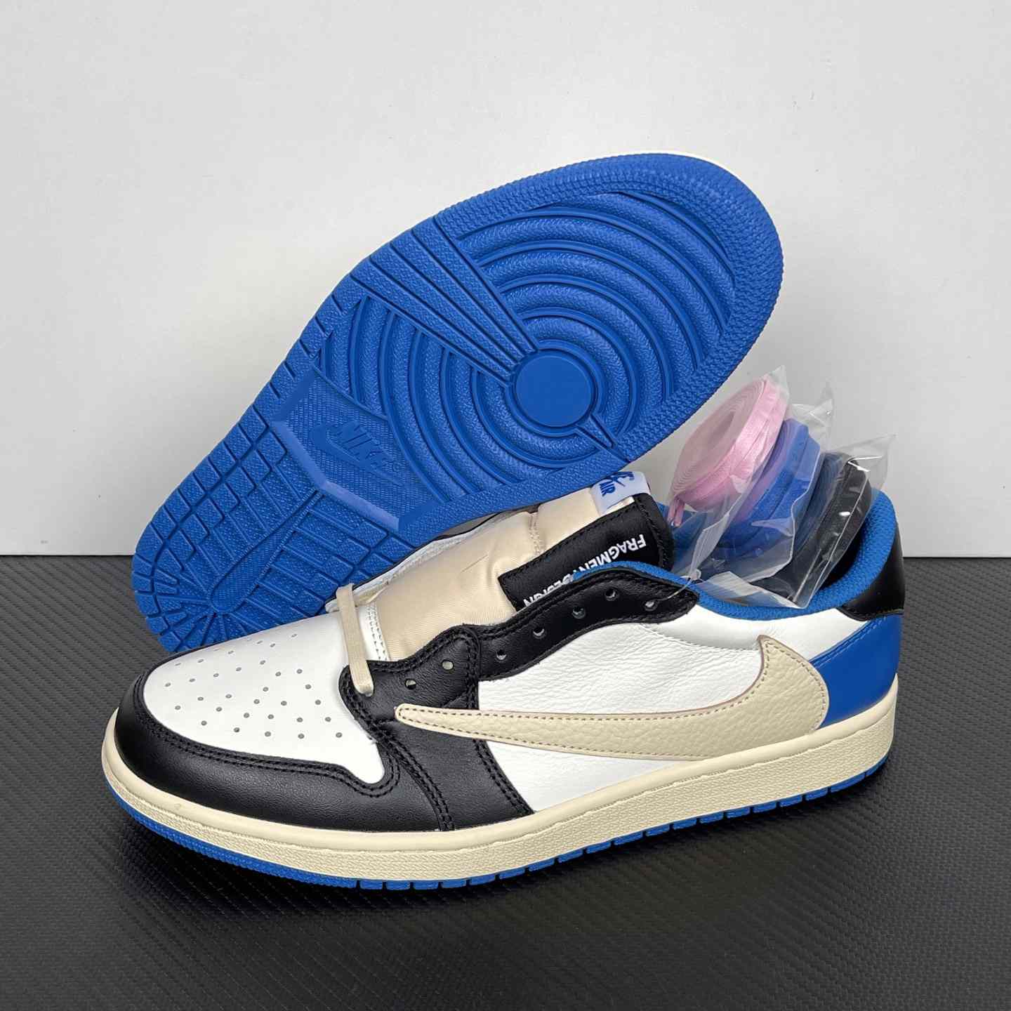 Travis Scott x Air Jordan 1 Low Sneaker      DM7866-140 - DesignerGu