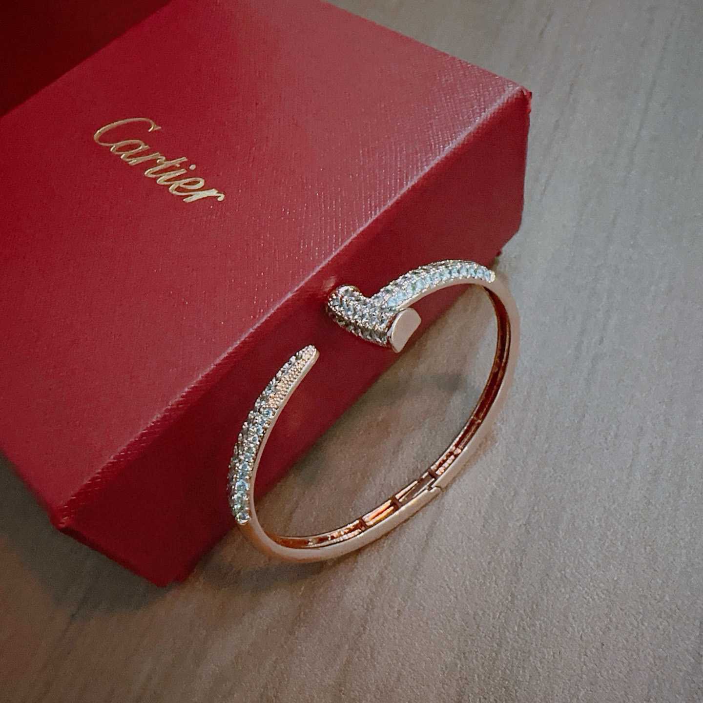 Cartier  Bracelet - DesignerGu