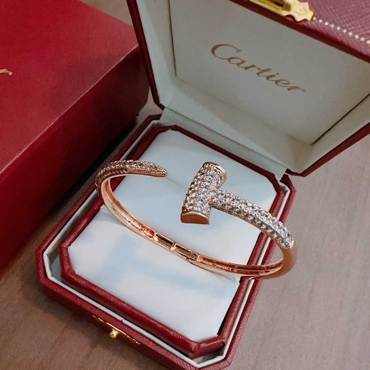 Cartier  Bracelet - DesignerGu