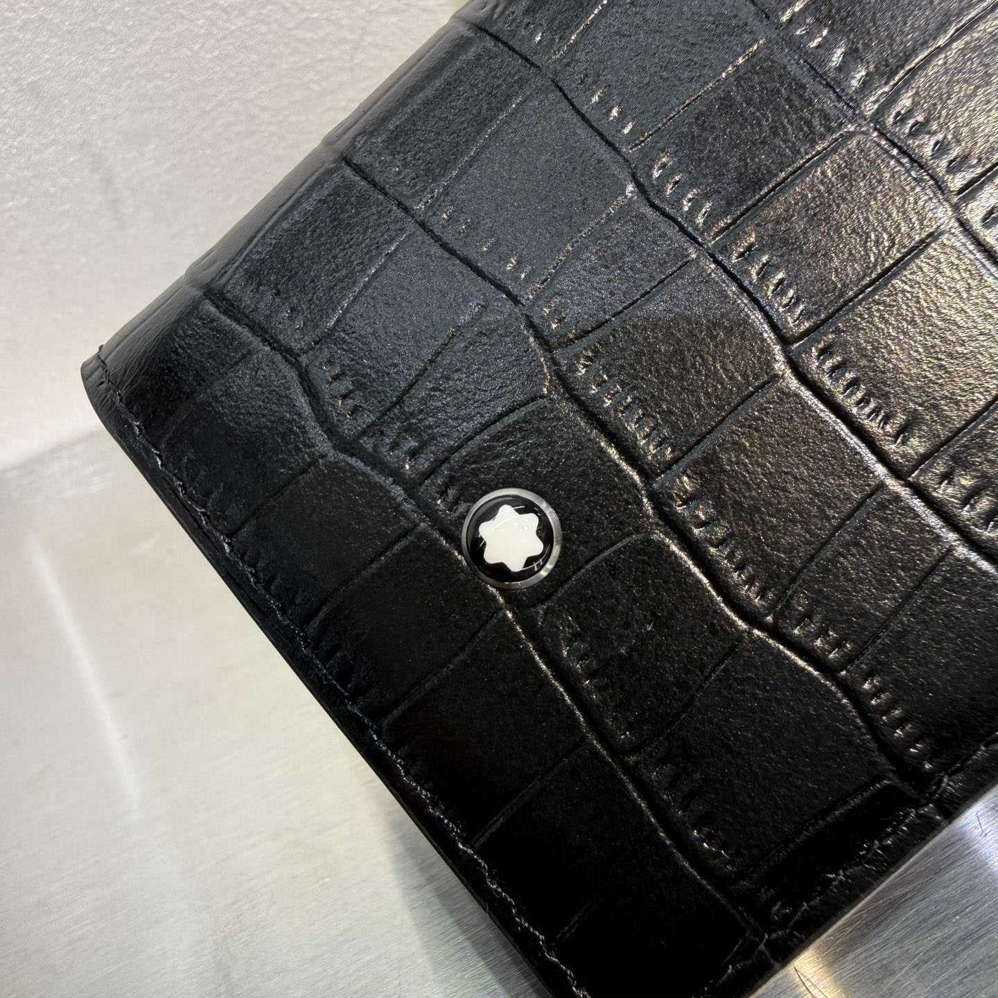 Montblanc 4cc Card Holder Embossed Croco - DesignerGu