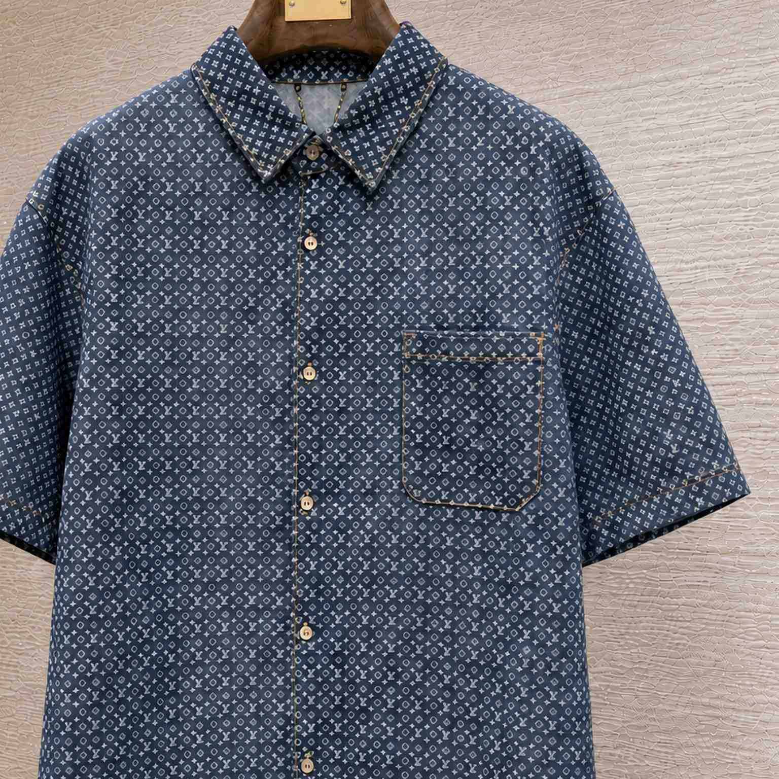 Louis Vuitton Reflective Nanogram Chambray Short-Sleeved Shirt 1AKOPV - DesignerGu