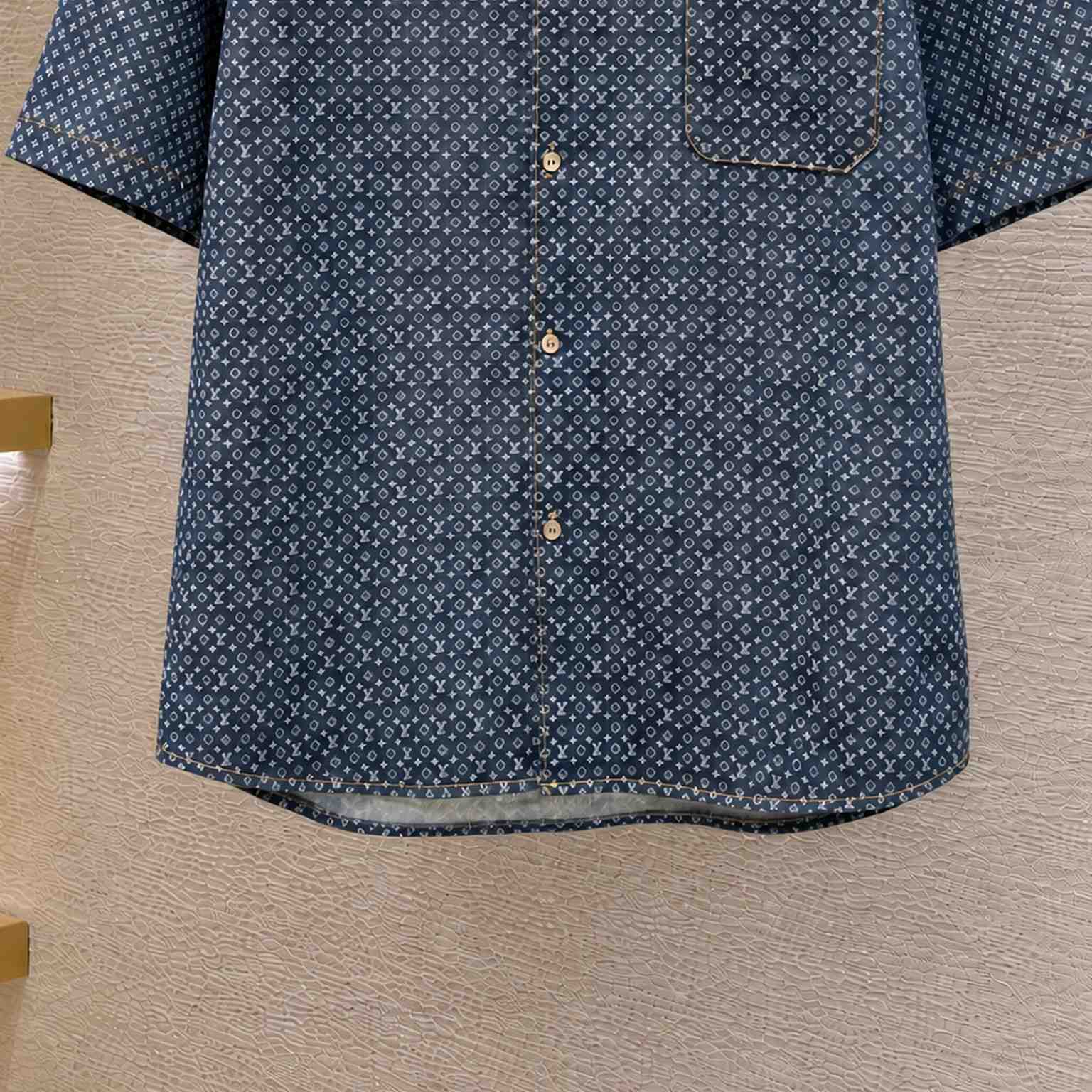 Louis Vuitton Reflective Nanogram Chambray Short-Sleeved Shirt 1AKOPV - DesignerGu