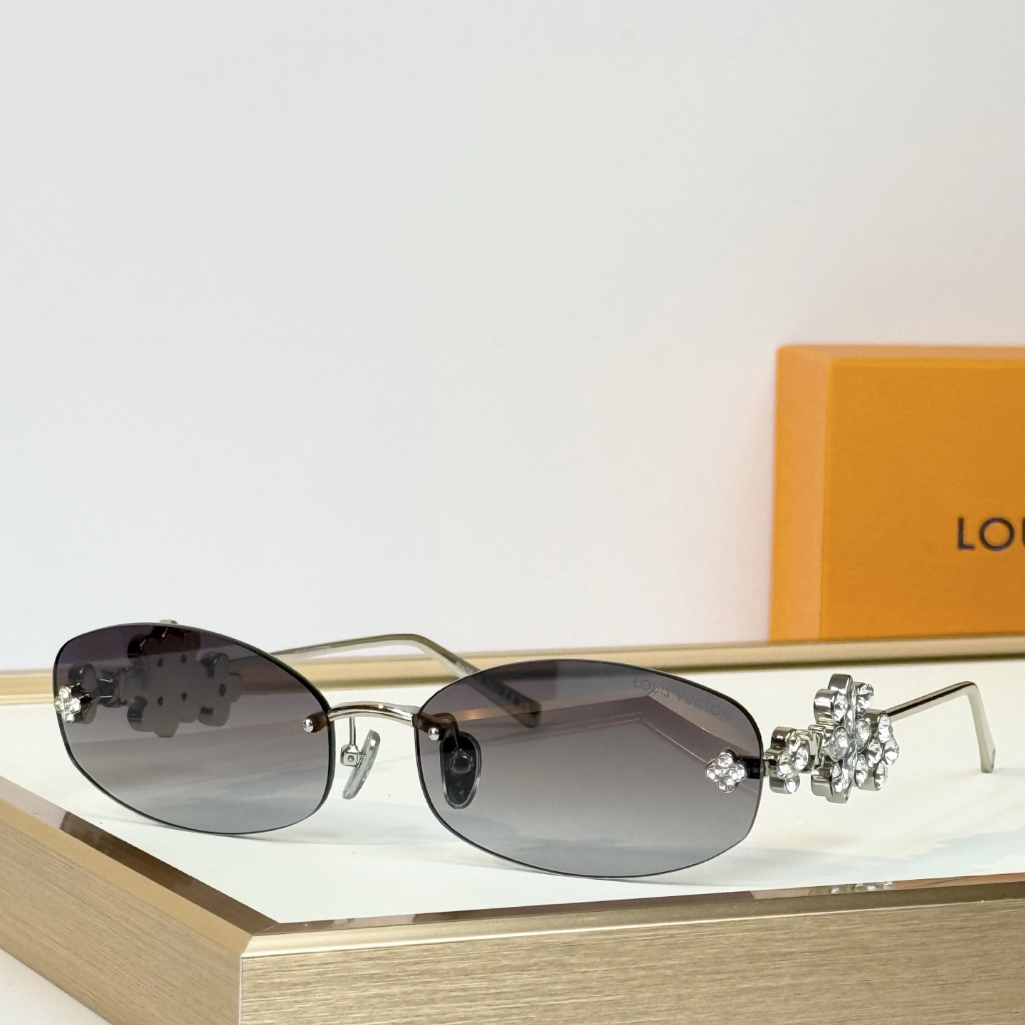 Louis Vuitton Z3186U Sunglasses   - DesignerGu