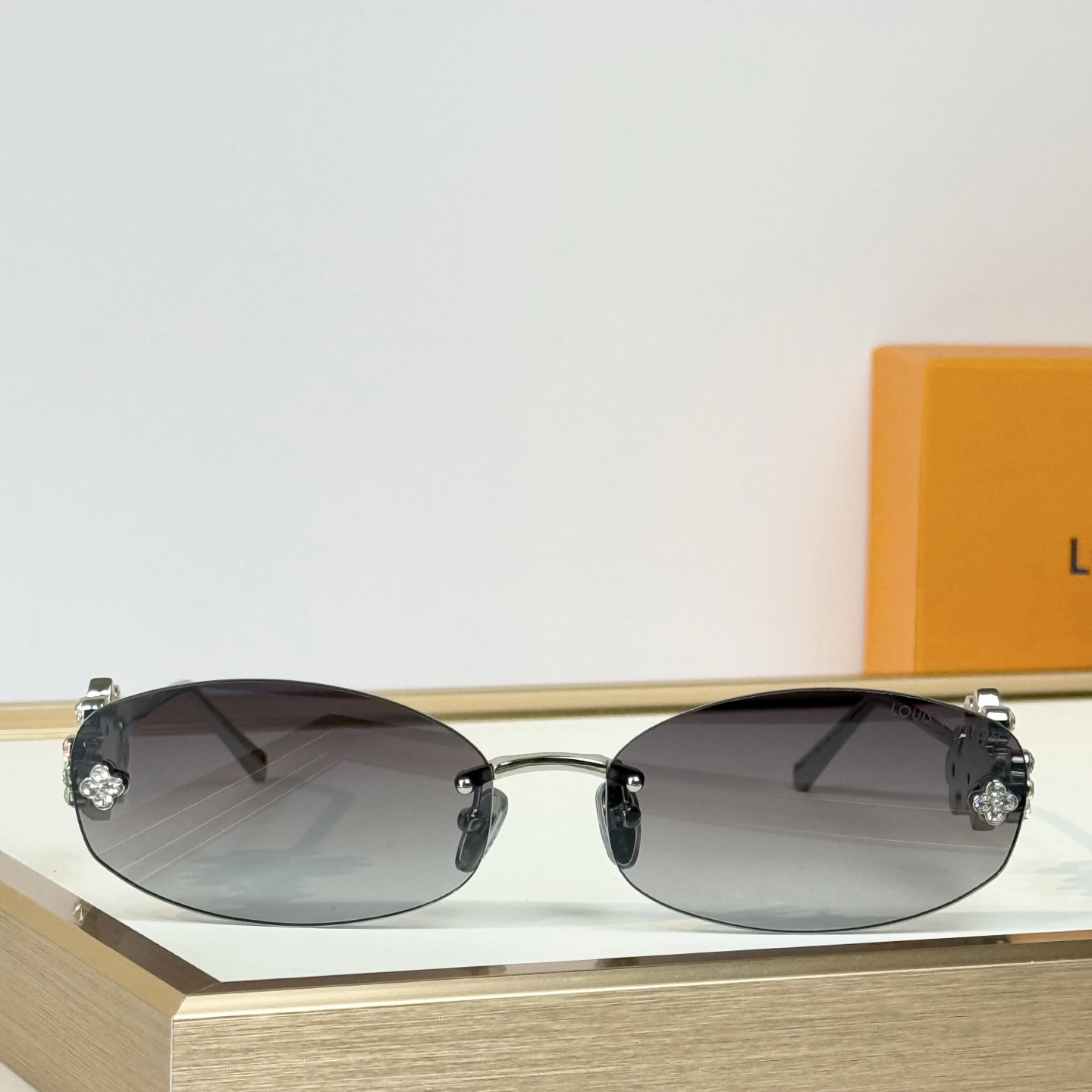Louis Vuitton Z3186U Sunglasses   - DesignerGu