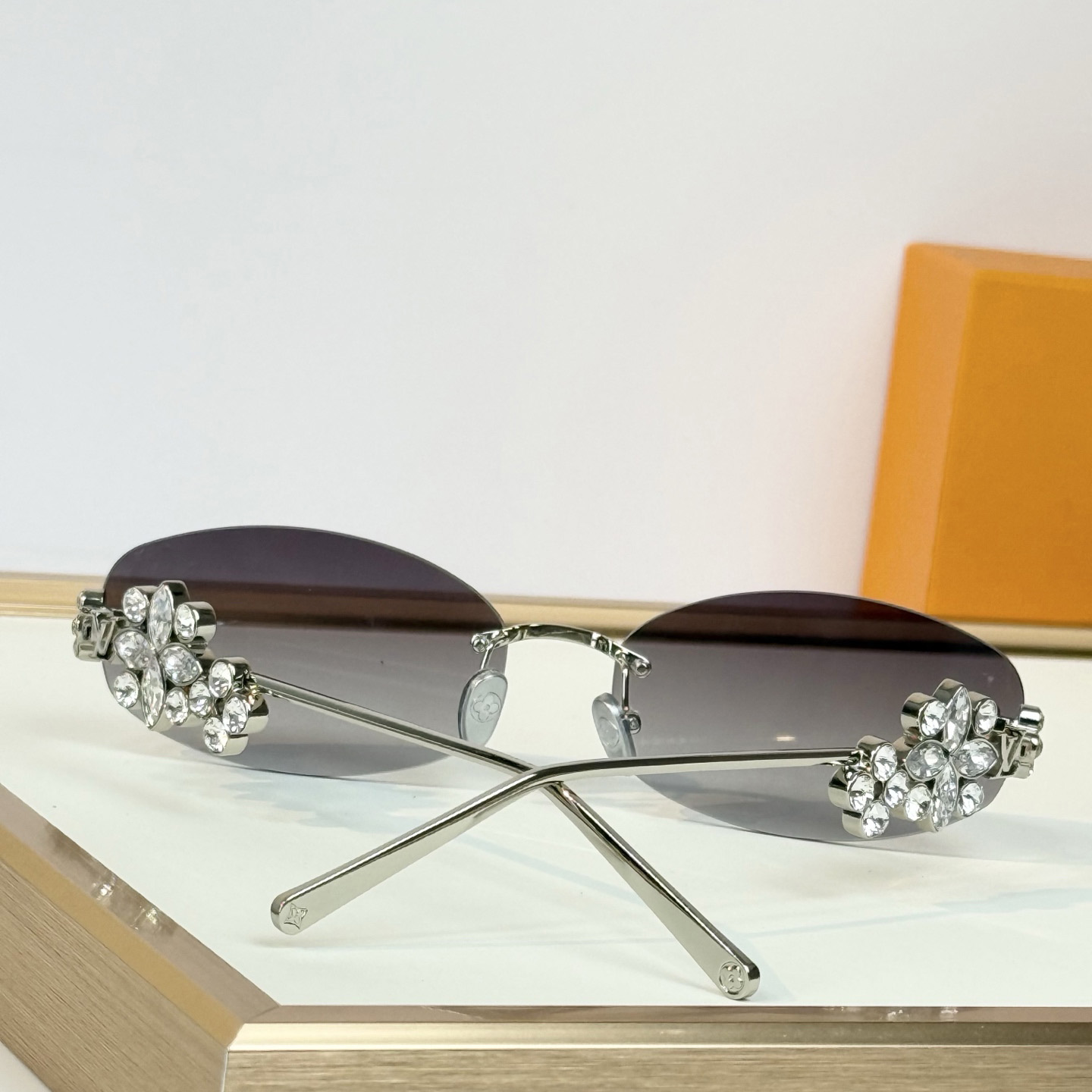 Louis Vuitton Z3186U Sunglasses   - DesignerGu