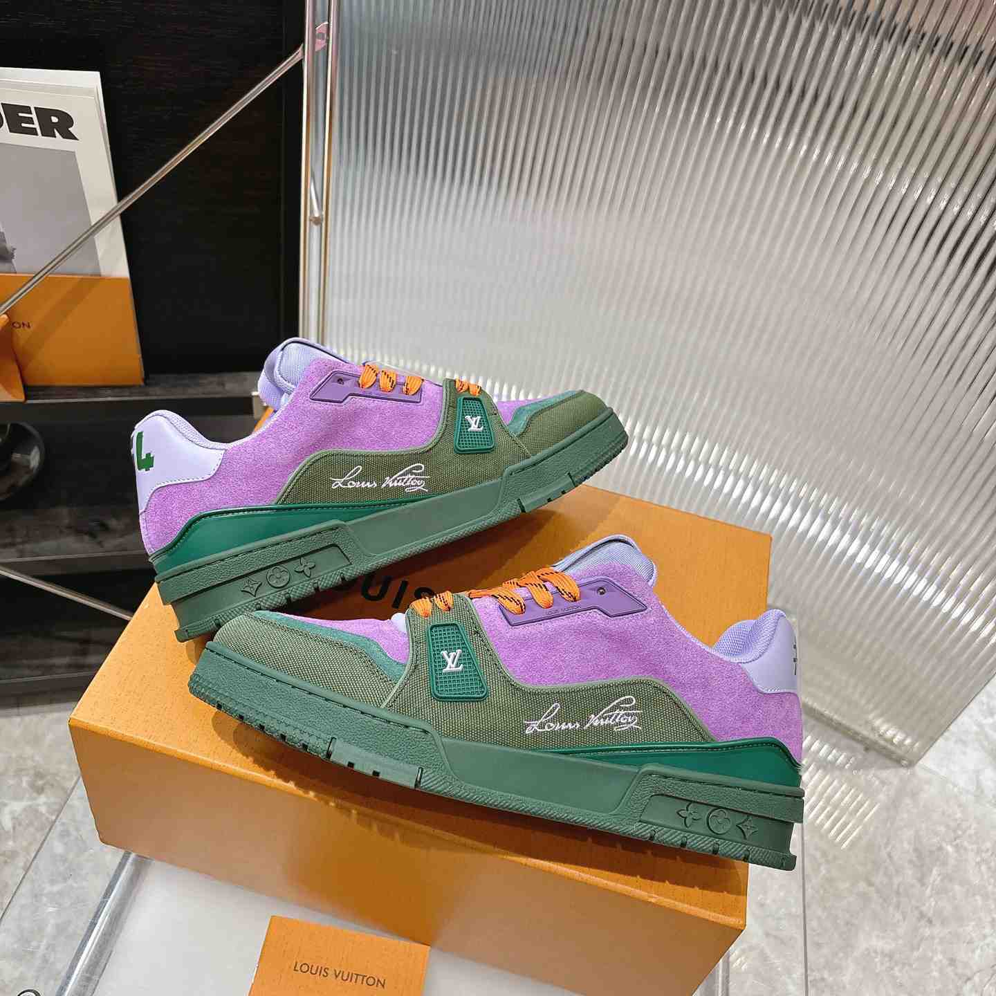 Louis Vuitton LV Trainer Sneaker 1AJ386 (upon uk size） - DesignerGu