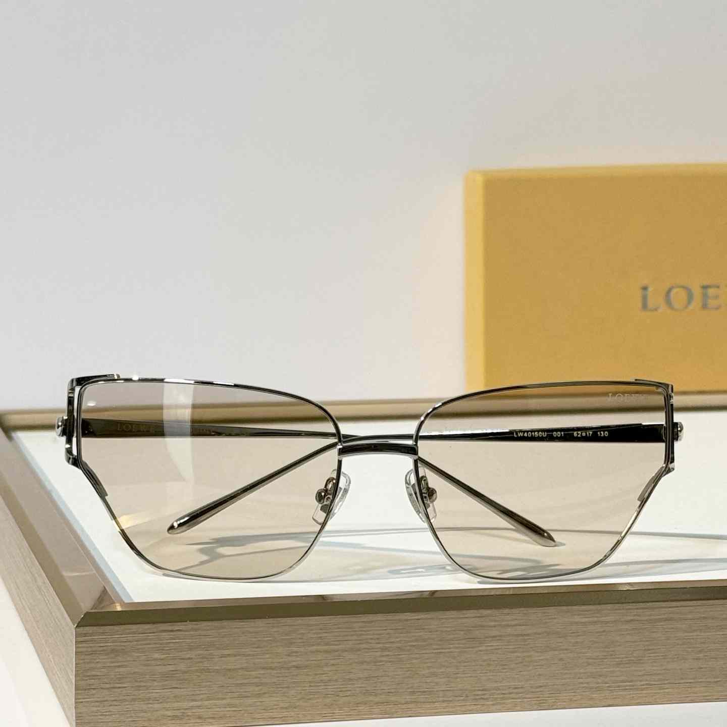 Loewe LW40150U Sunglasses - DesignerGu