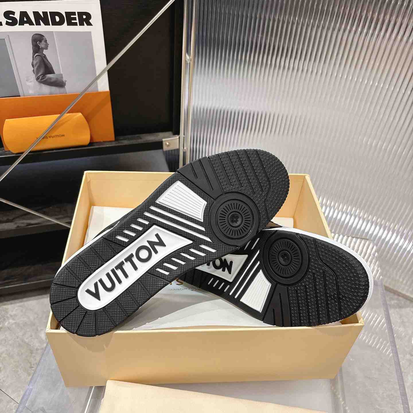 Louis Vuitton LV Trainer Sneaker 1AJ312 (upon uk size） - DesignerGu