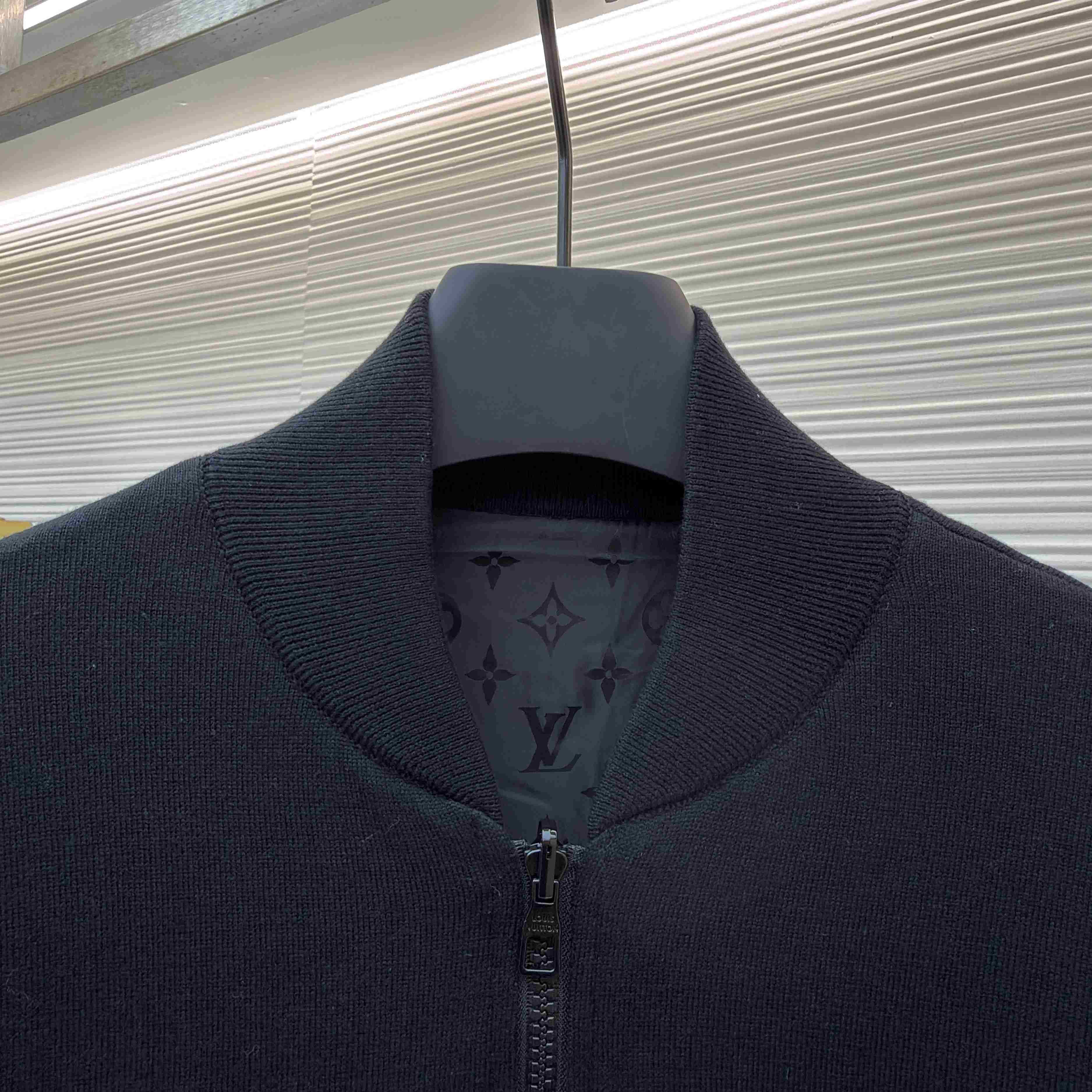 Louis Vuitton Monogram Reversible Light Bomber 1AAU4U - DesignerGu