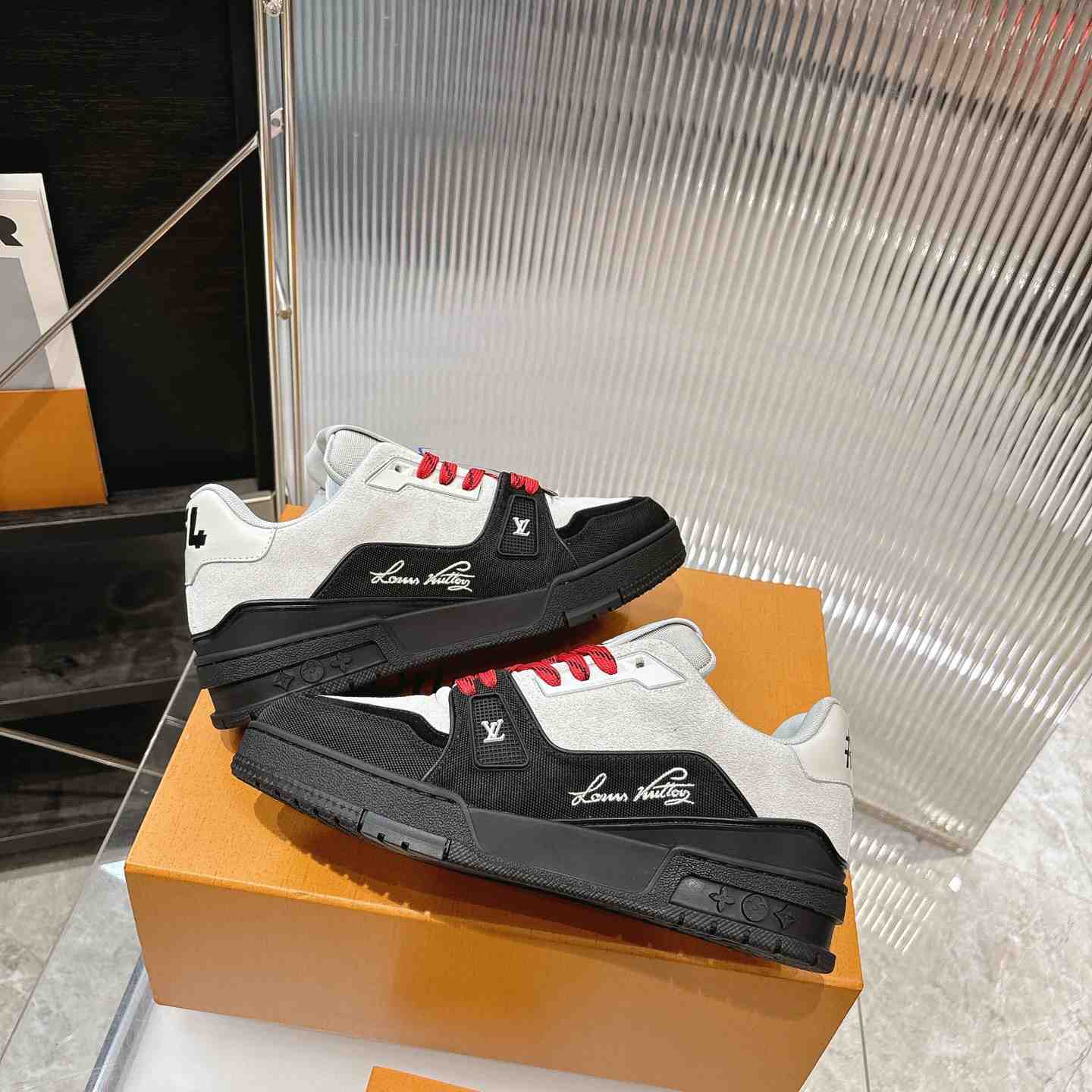 Louis Vuitton LV Trainer Sneaker 1AJ426（upon uk size） - DesignerGu