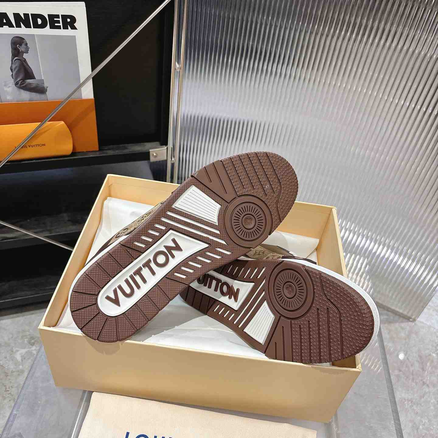 Louis Vuitton LV Trainer Sneaker 1AJ332 (upon uk size） - DesignerGu