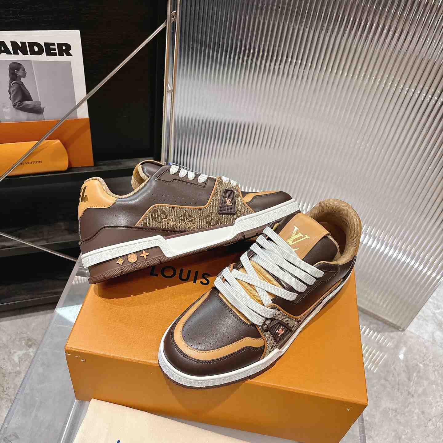 Louis Vuitton LV Trainer Sneaker 1AJ332 (upon uk size） - DesignerGu