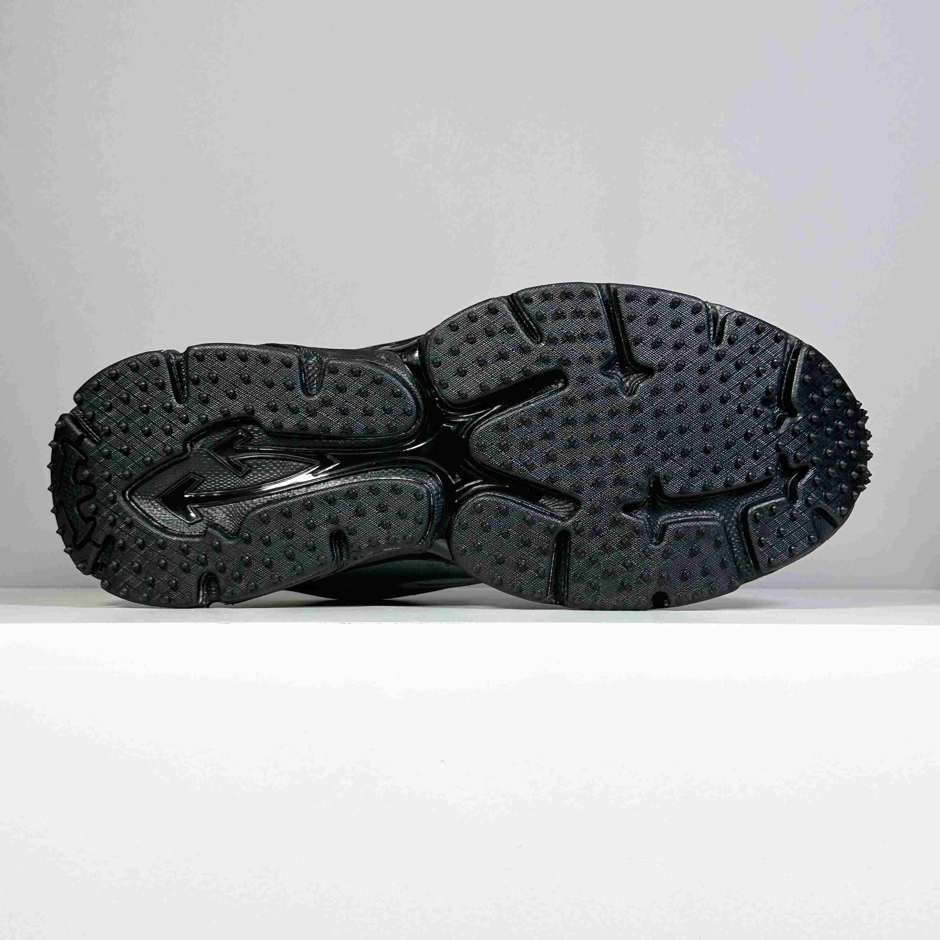 Off-White Black & White 'Be Right Back' Suede Sneakers - DesignerGu