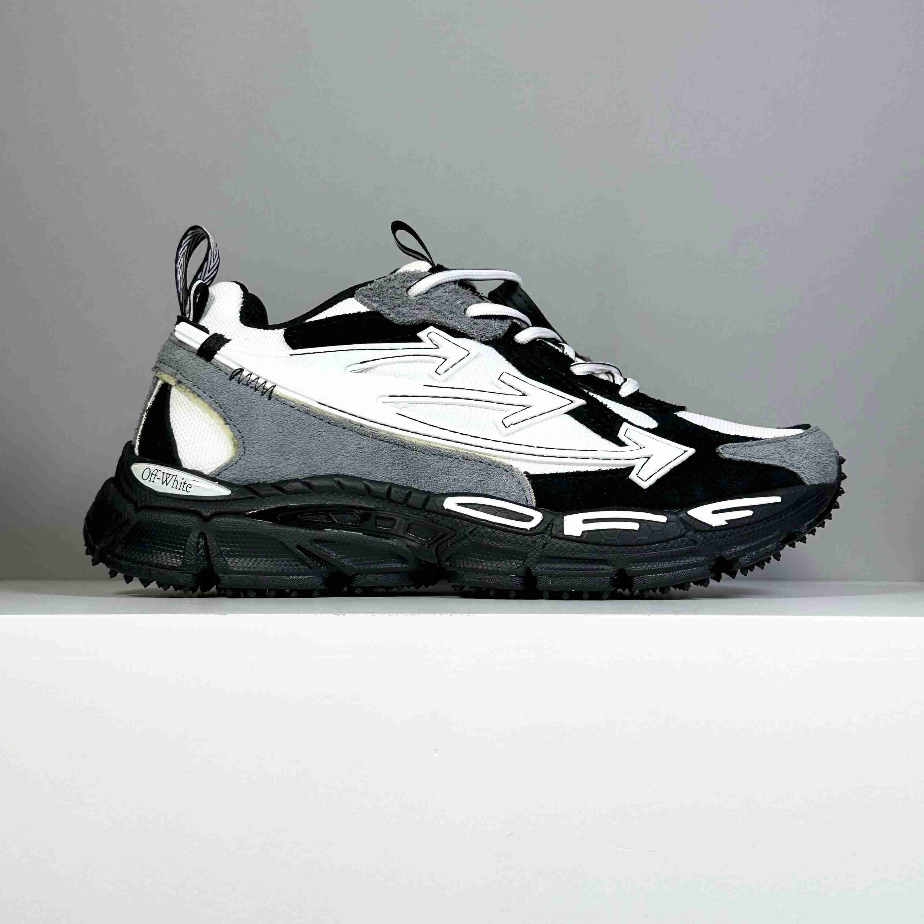 Off-White Black & White 'Be Right Back' Suede Sneakers - DesignerGu