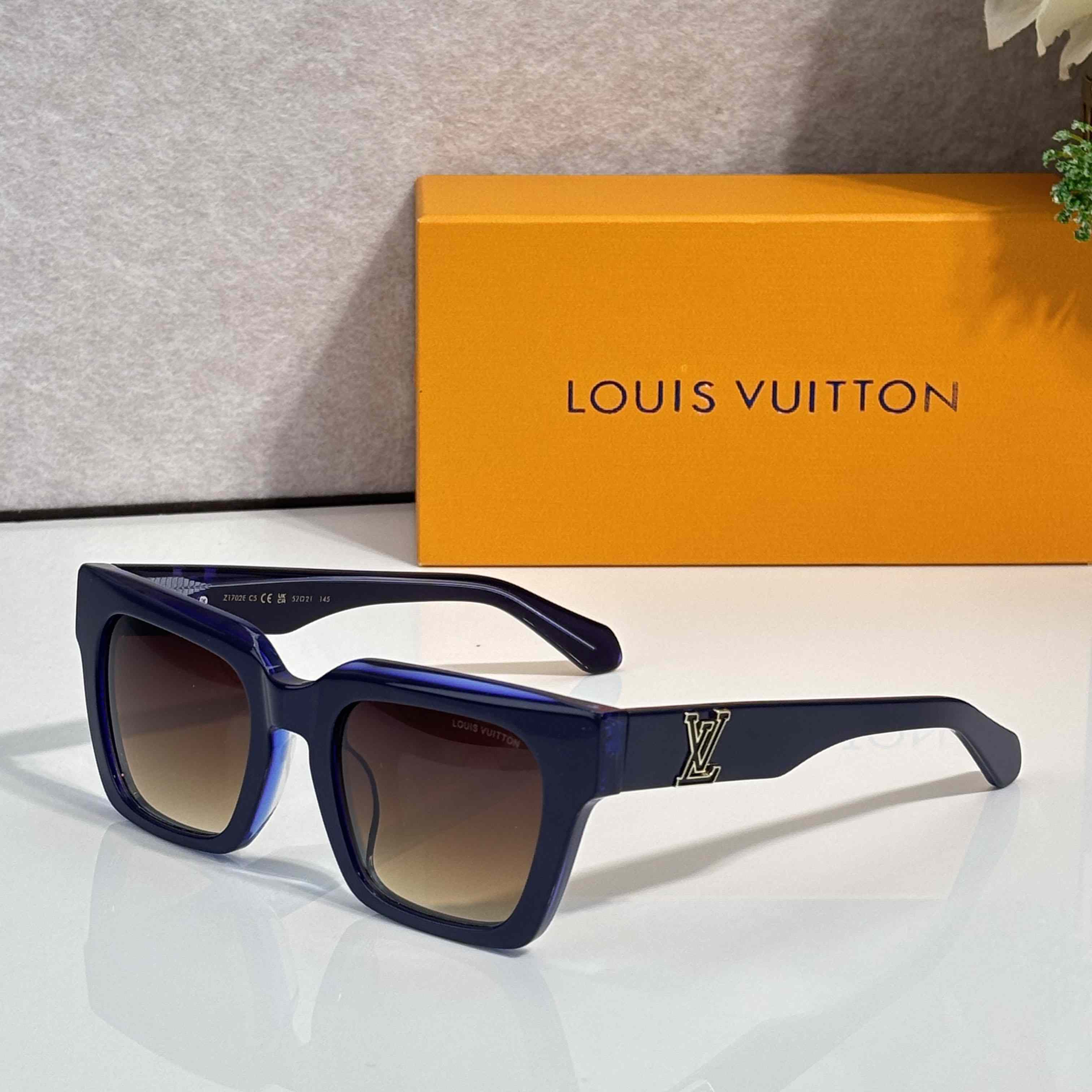 Louis Vuitton Z1702E Sunglasses   - DesignerGu