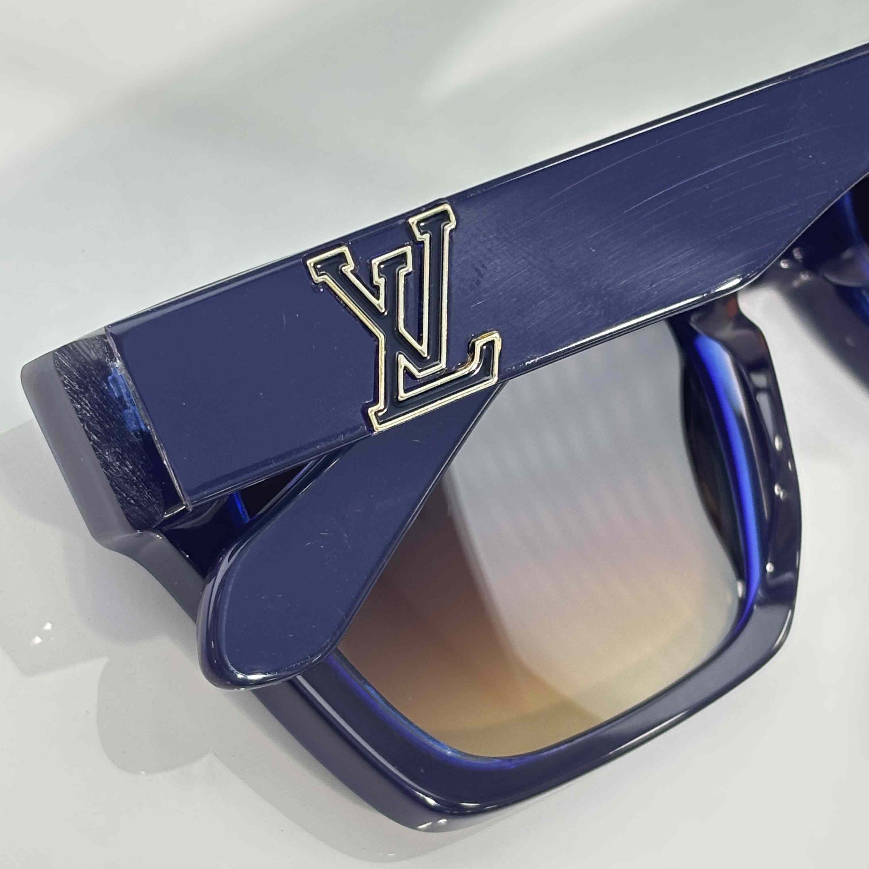 Louis Vuitton Z1702E Sunglasses   - DesignerGu