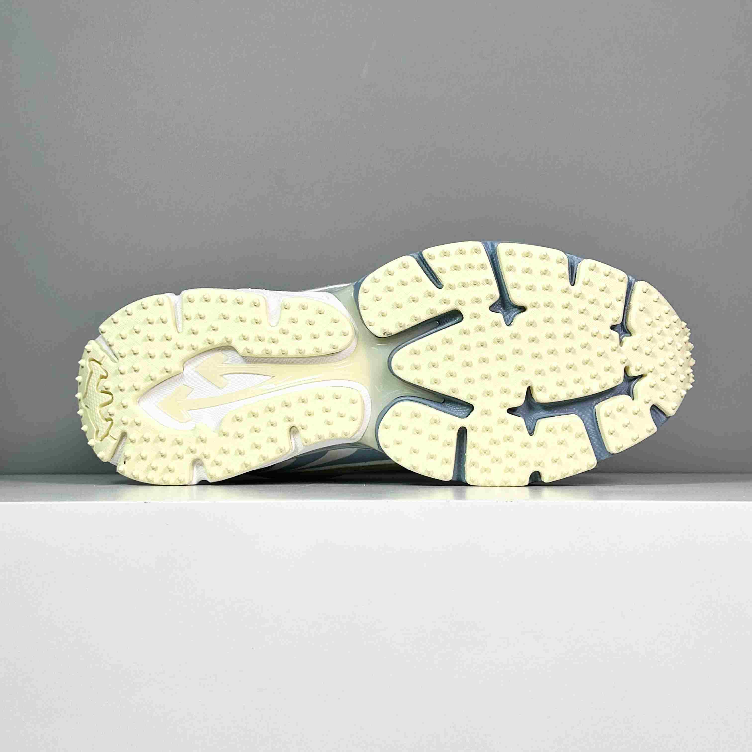 Off-White Blue & White 'Be Right Back' Sneakers - DesignerGu