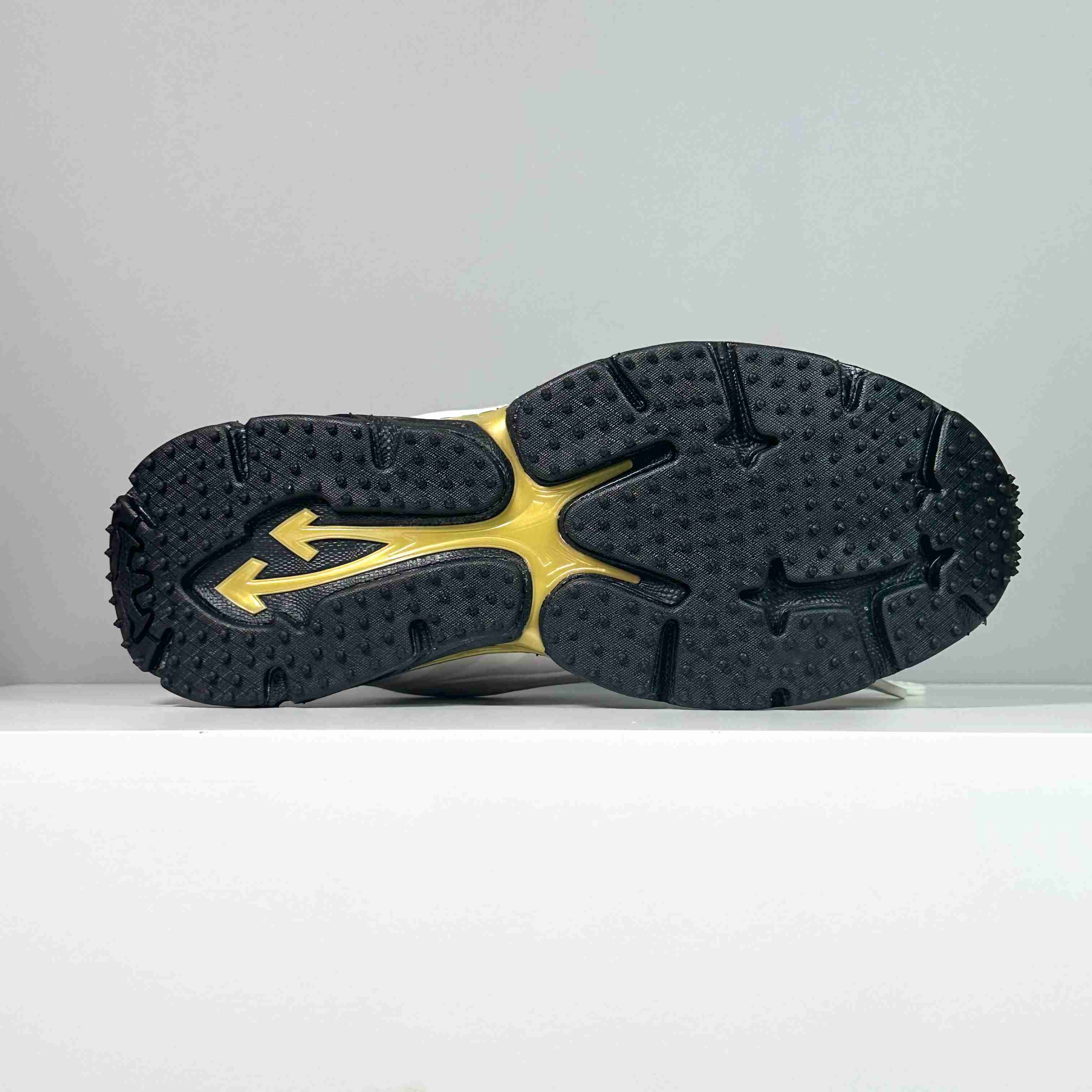Off-White Be Right Back Holiday Exclusive Runner Sneakers - DesignerGu