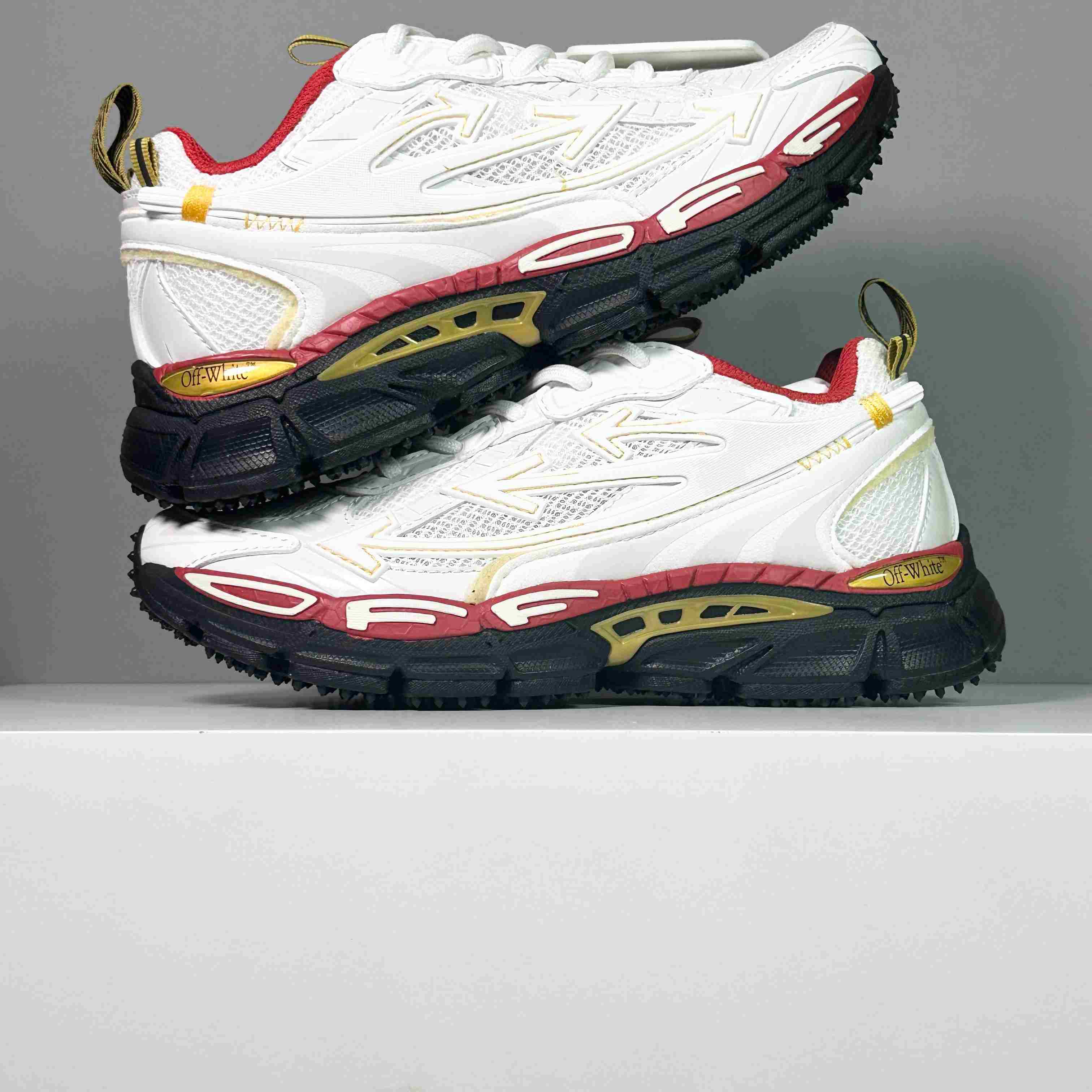 Off-White Be Right Back Holiday Exclusive Runner Sneakers - DesignerGu