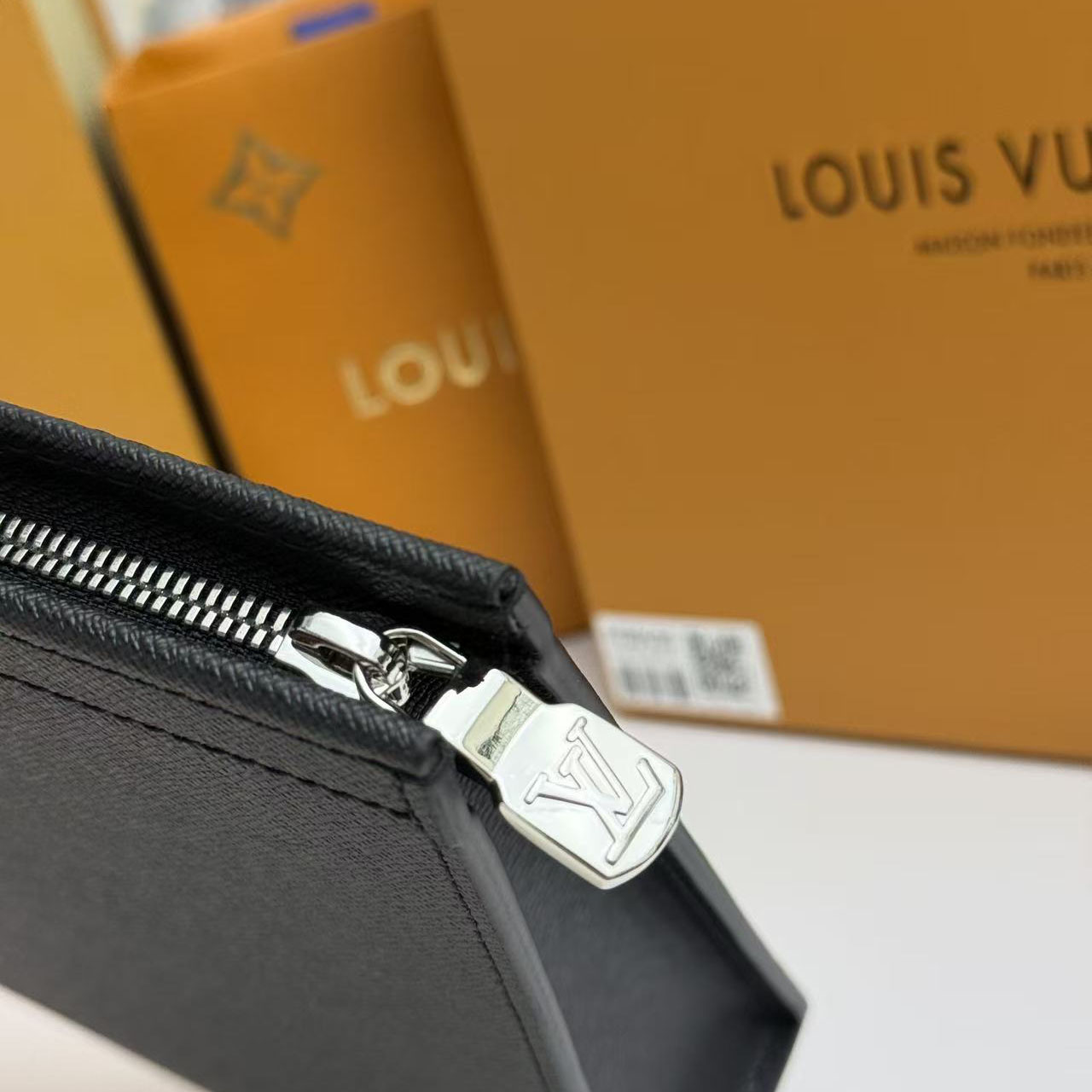 Louis Vuitton Pochette Voyage M30450 - DesignerGu