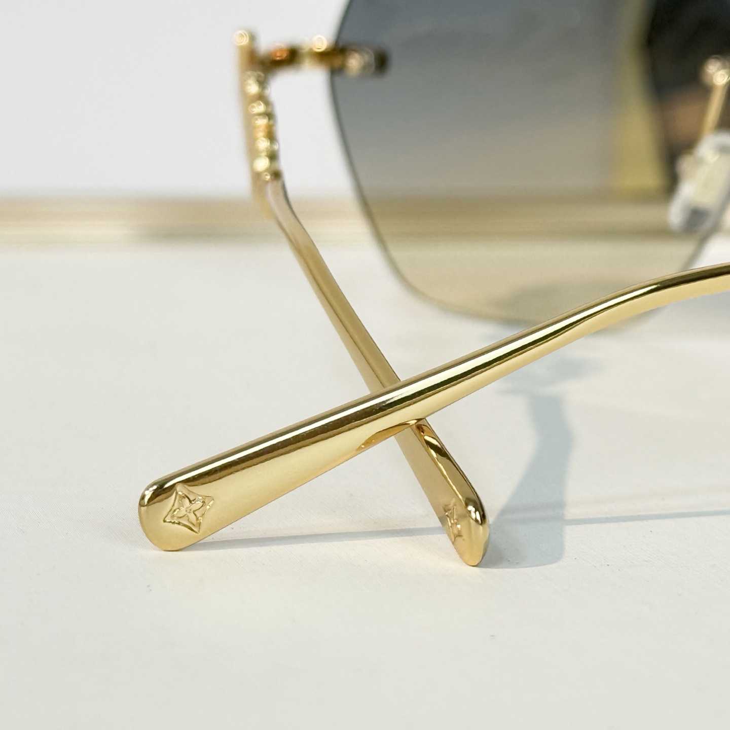 Louis Vuitton Z7310U Sunglasses   - DesignerGu