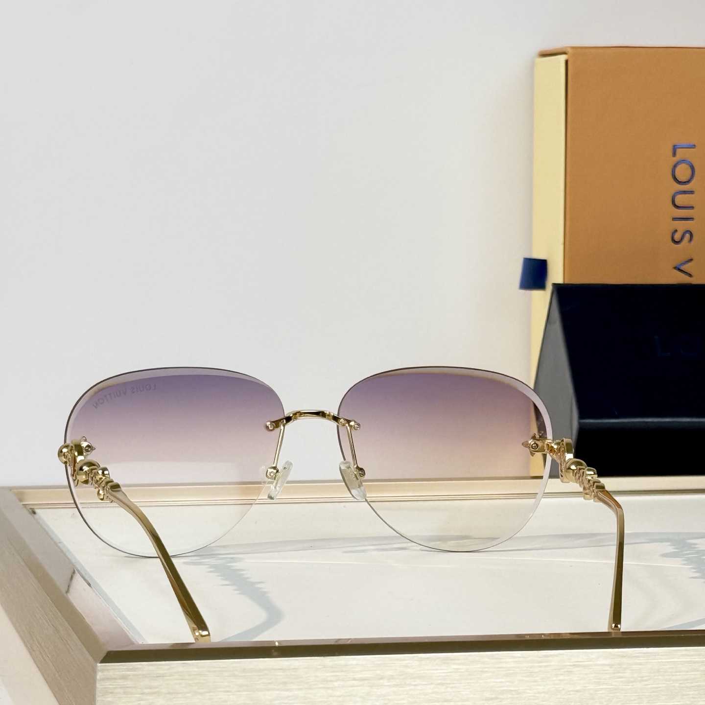 Louis Vuitton Z3168U Sunglasses   - DesignerGu