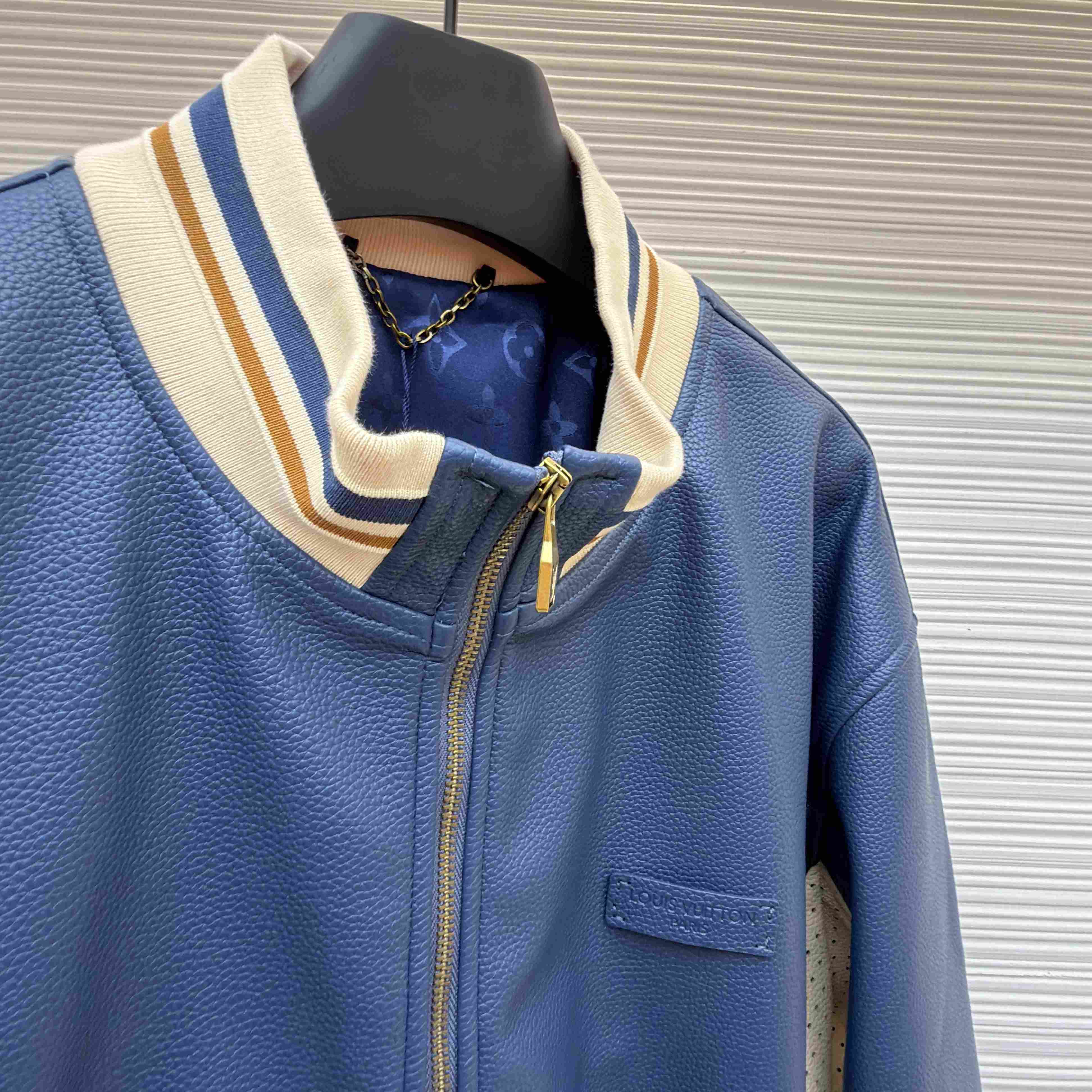 Louis Vuitton Sporty Leather Track Top 1AK6V2 - DesignerGu