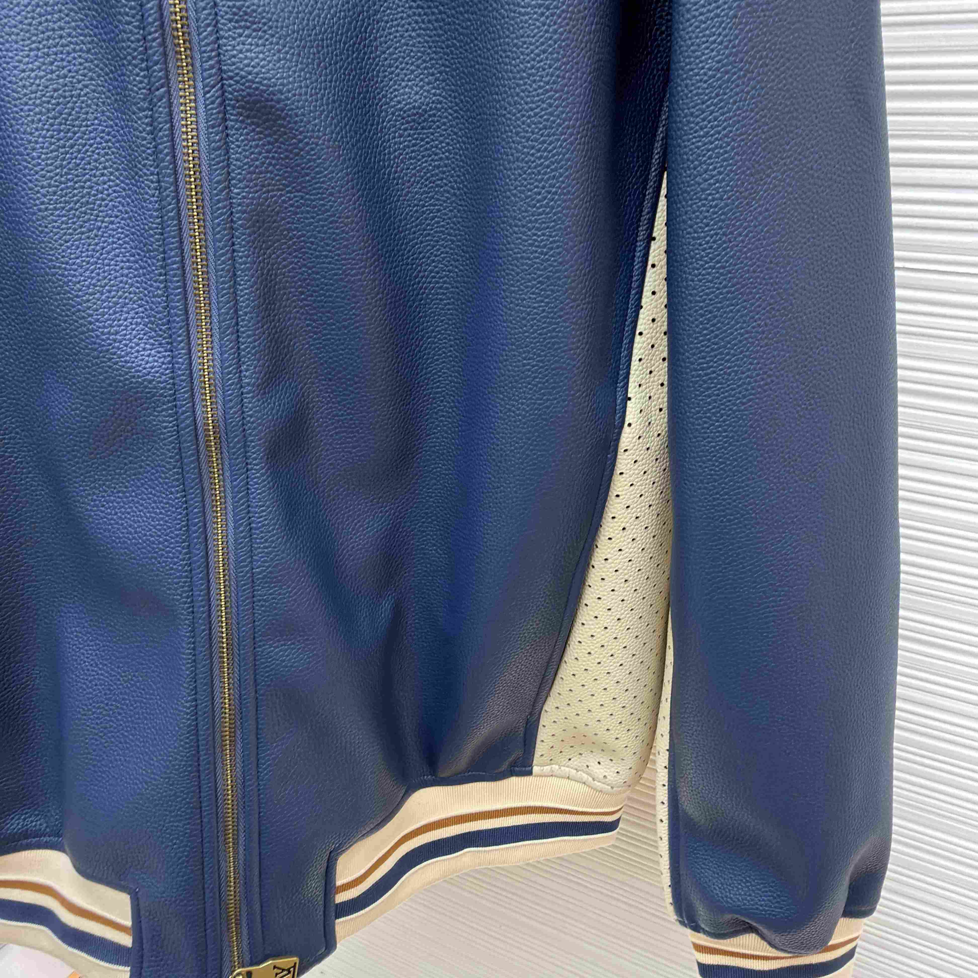 Louis Vuitton Sporty Leather Track Top 1AK6V2 - DesignerGu