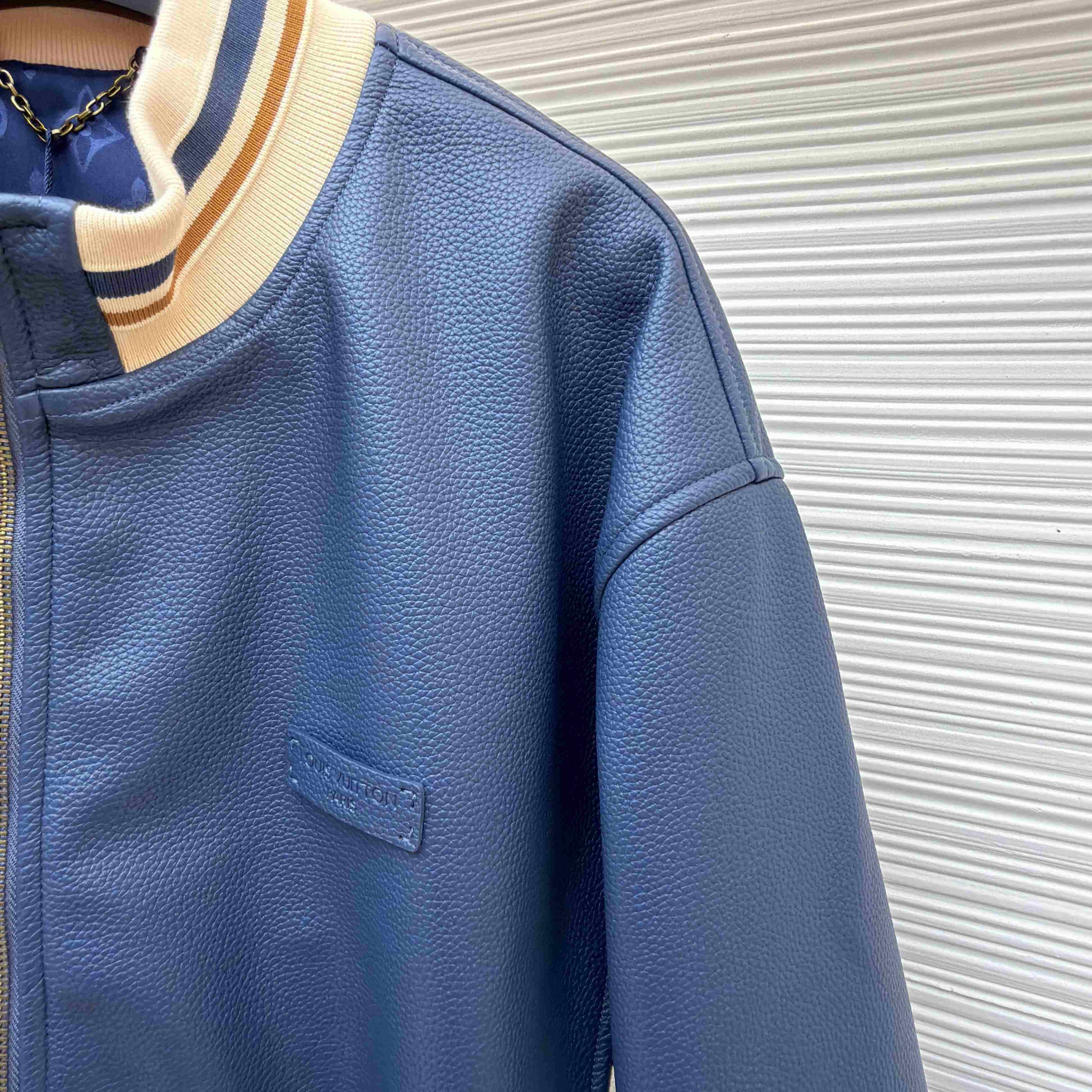 Louis Vuitton Sporty Leather Track Top 1AK6V2 - DesignerGu