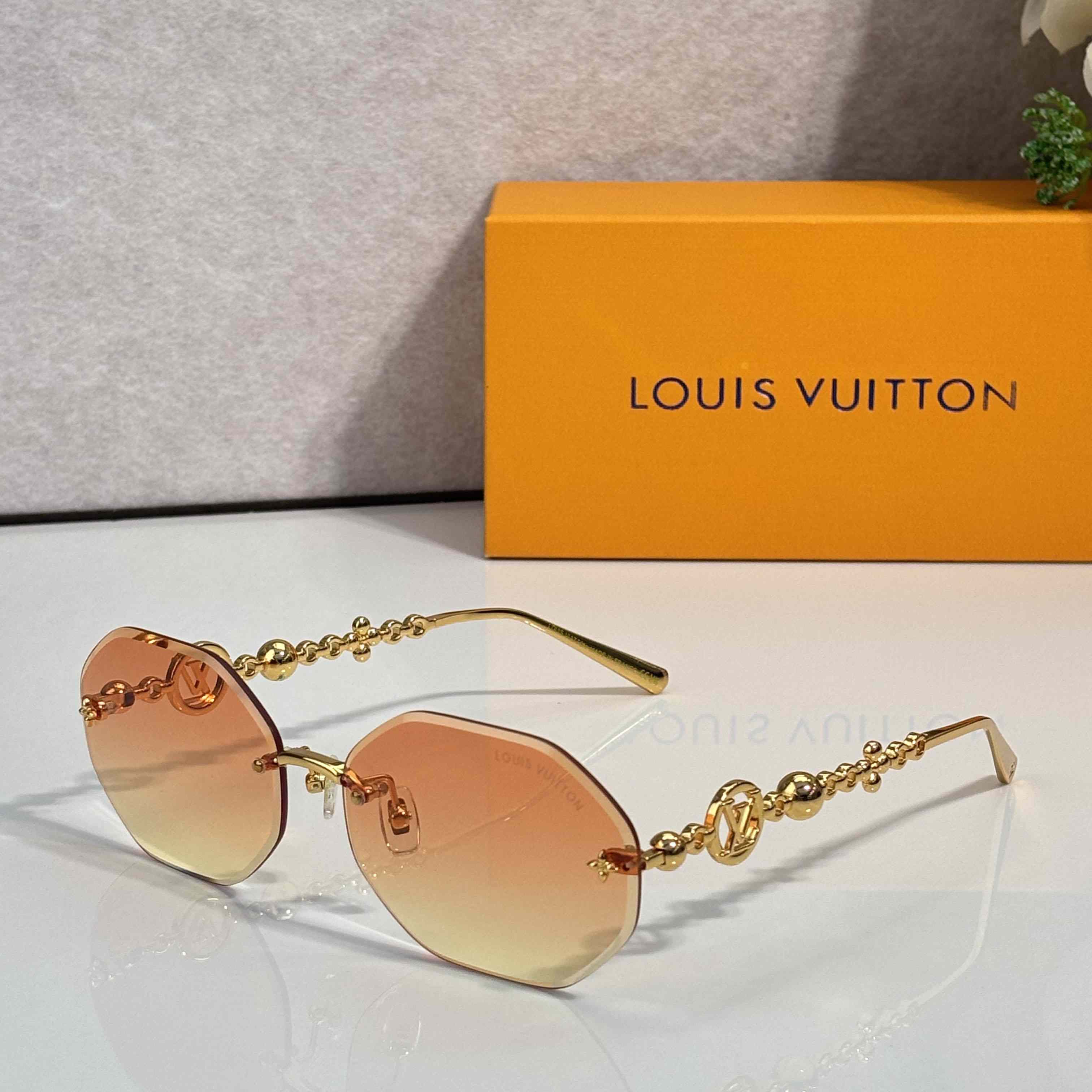 Louis Vuitton Z7530U Sunglasses   - DesignerGu