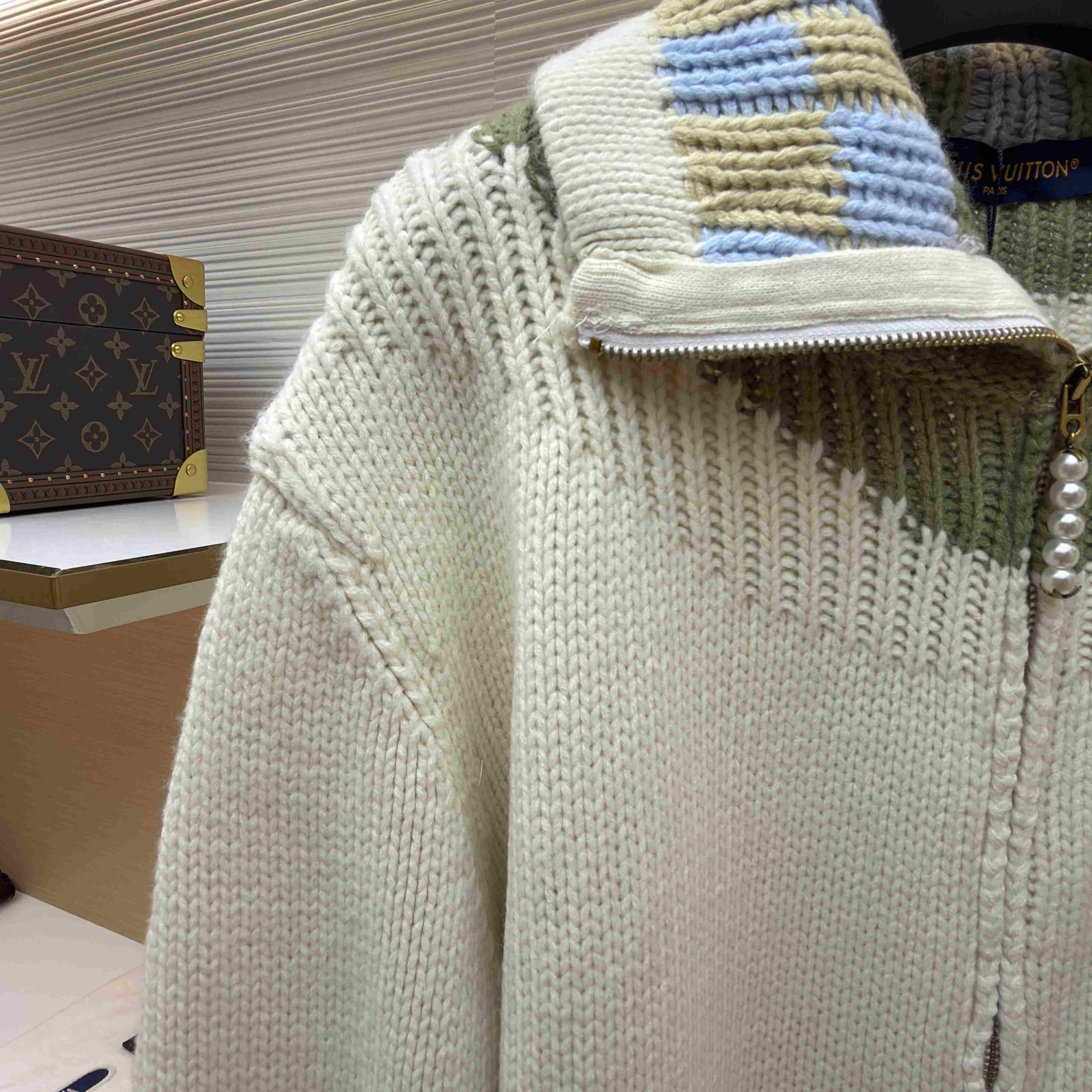 Louis Vuitton Zipped Intarsia Track Top 1AJUVN - DesignerGu