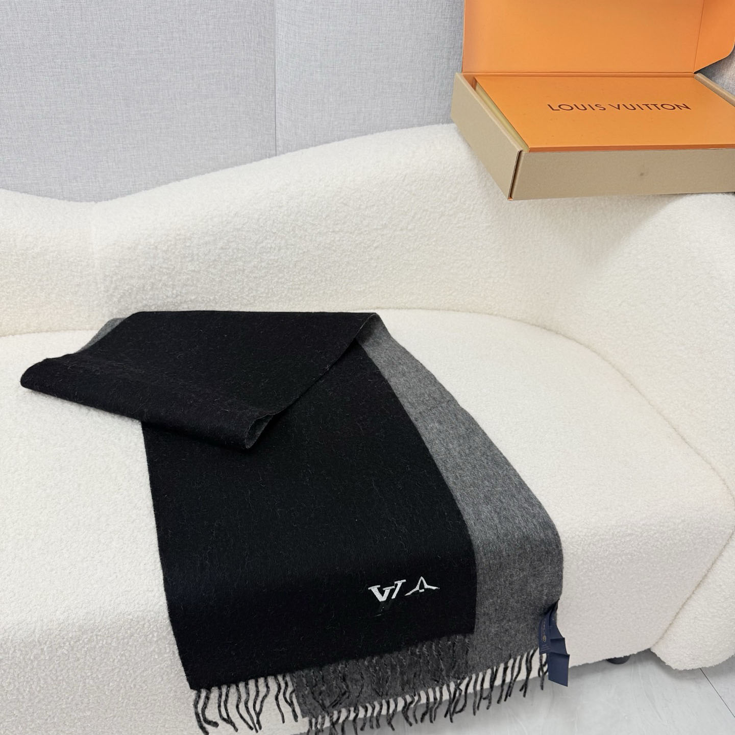 Louis Vuitton LV Dual Scarf - DesignerGu