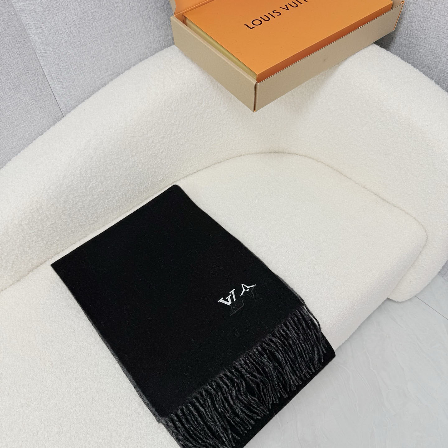 Louis Vuitton LV Dual Scarf - DesignerGu