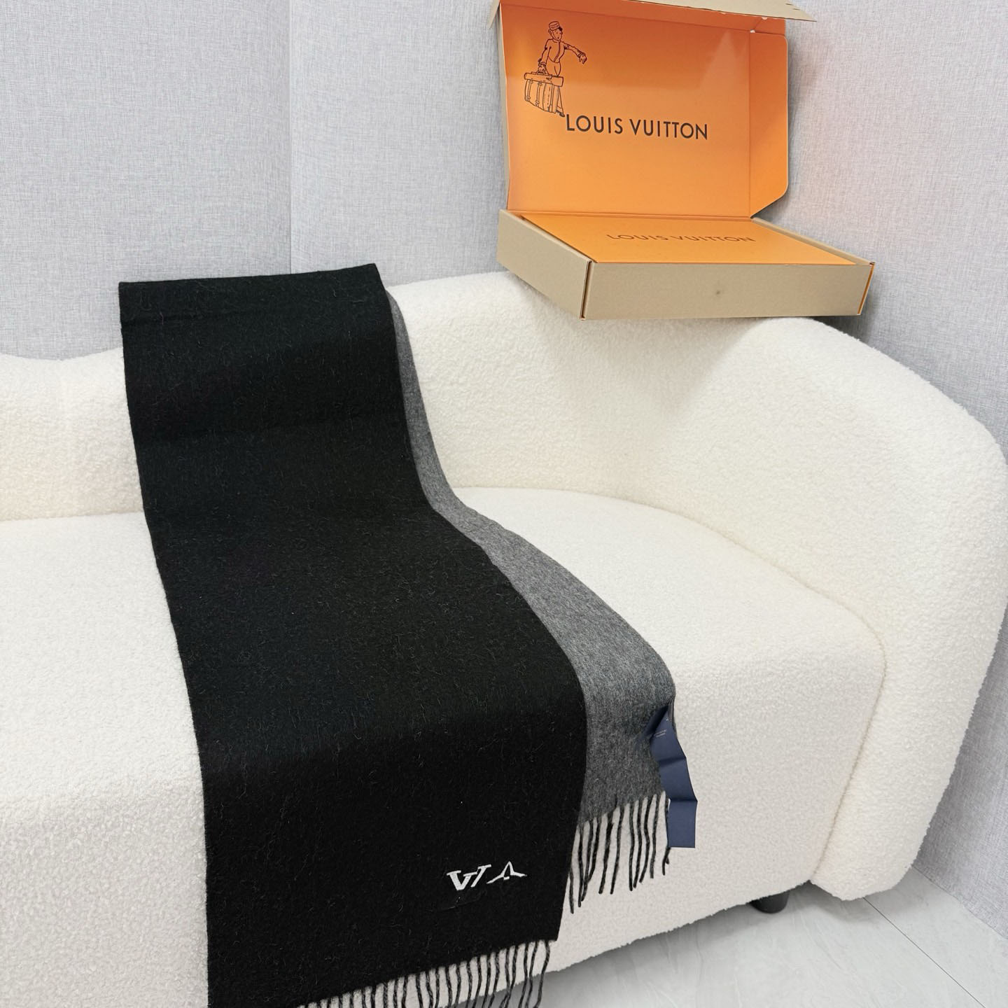 Louis Vuitton LV Dual Scarf - DesignerGu