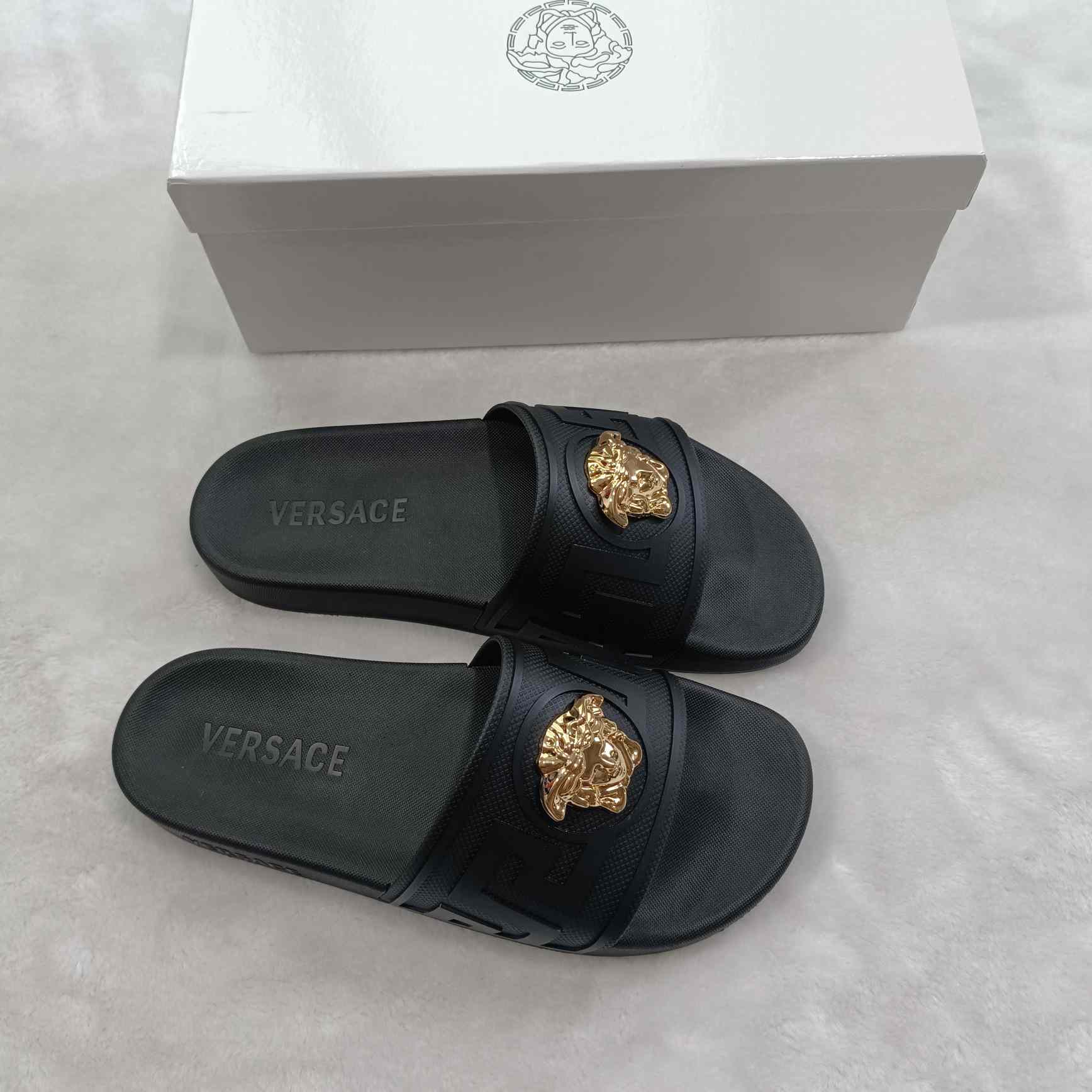 Versace Medusa Rubber Slide Sandals - DesignerGu