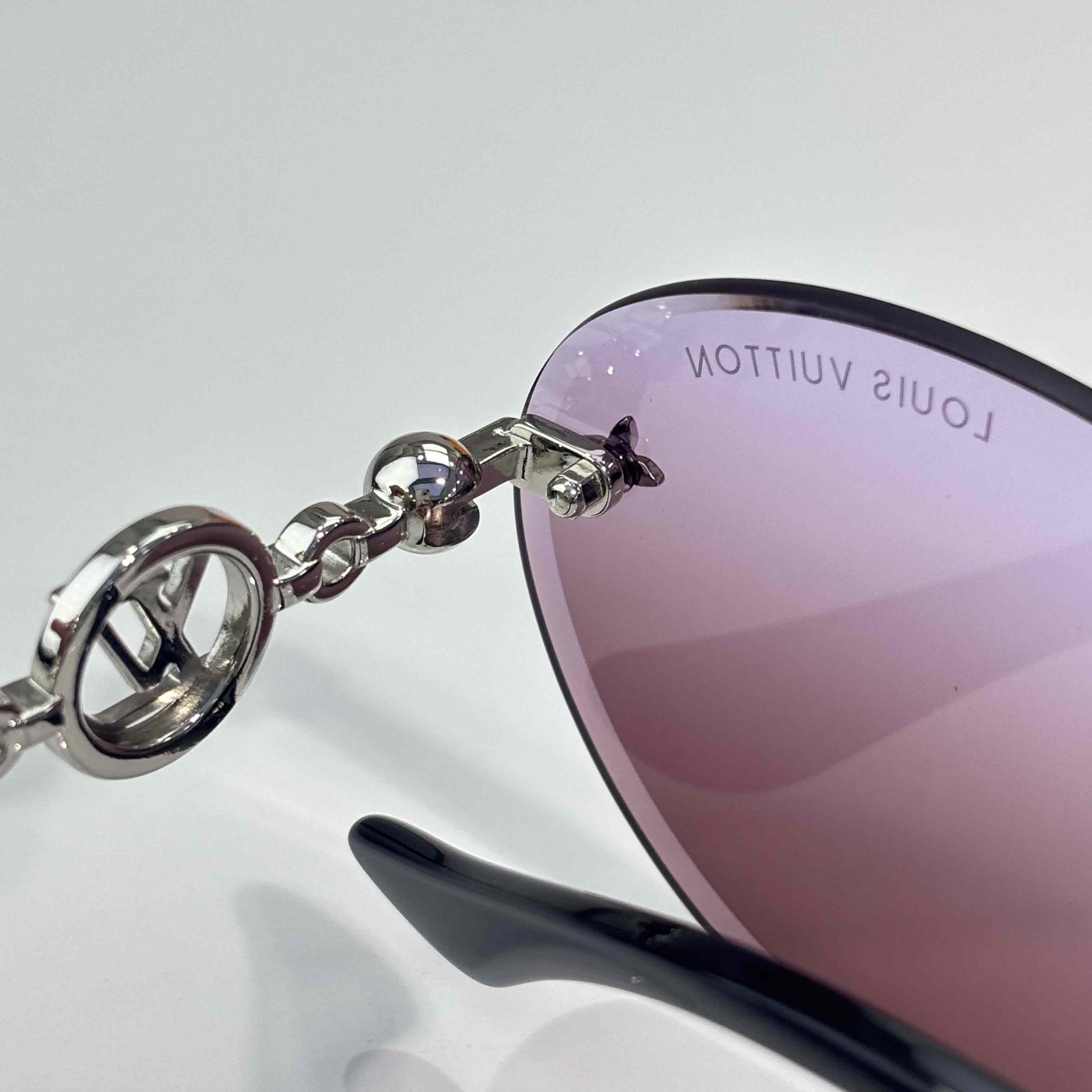 Louis Vuitton Z7529U Sunglasses   - DesignerGu