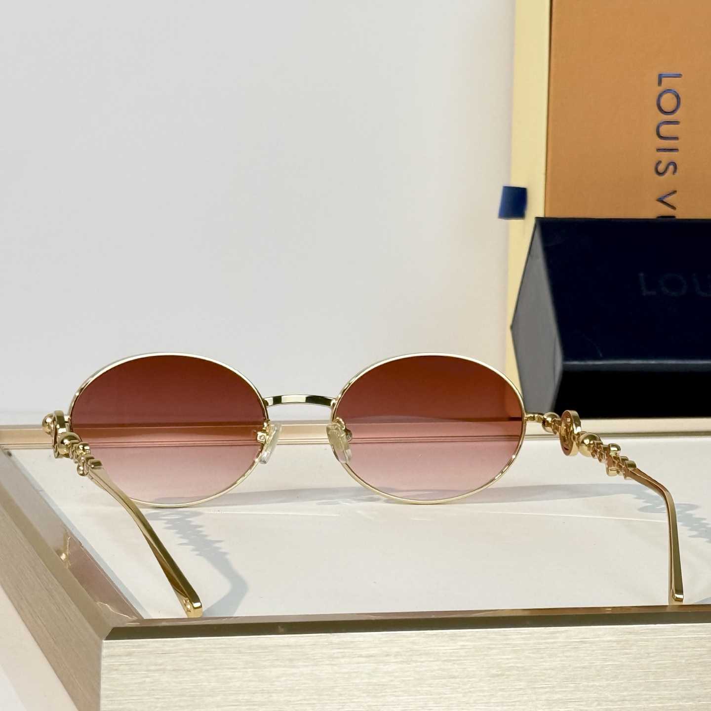 Louis Vuitton Z7336U Sunglasses   - DesignerGu