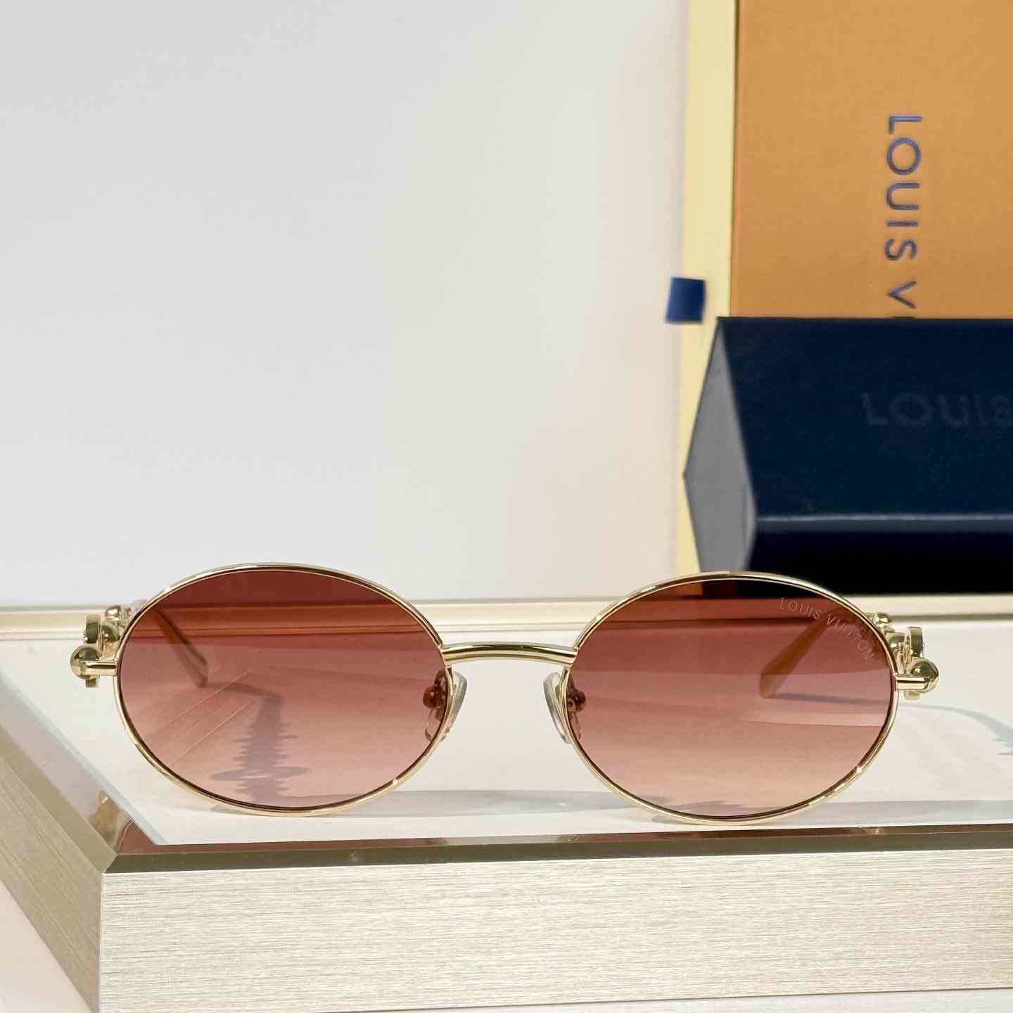 Louis Vuitton Z7336U Sunglasses   - DesignerGu