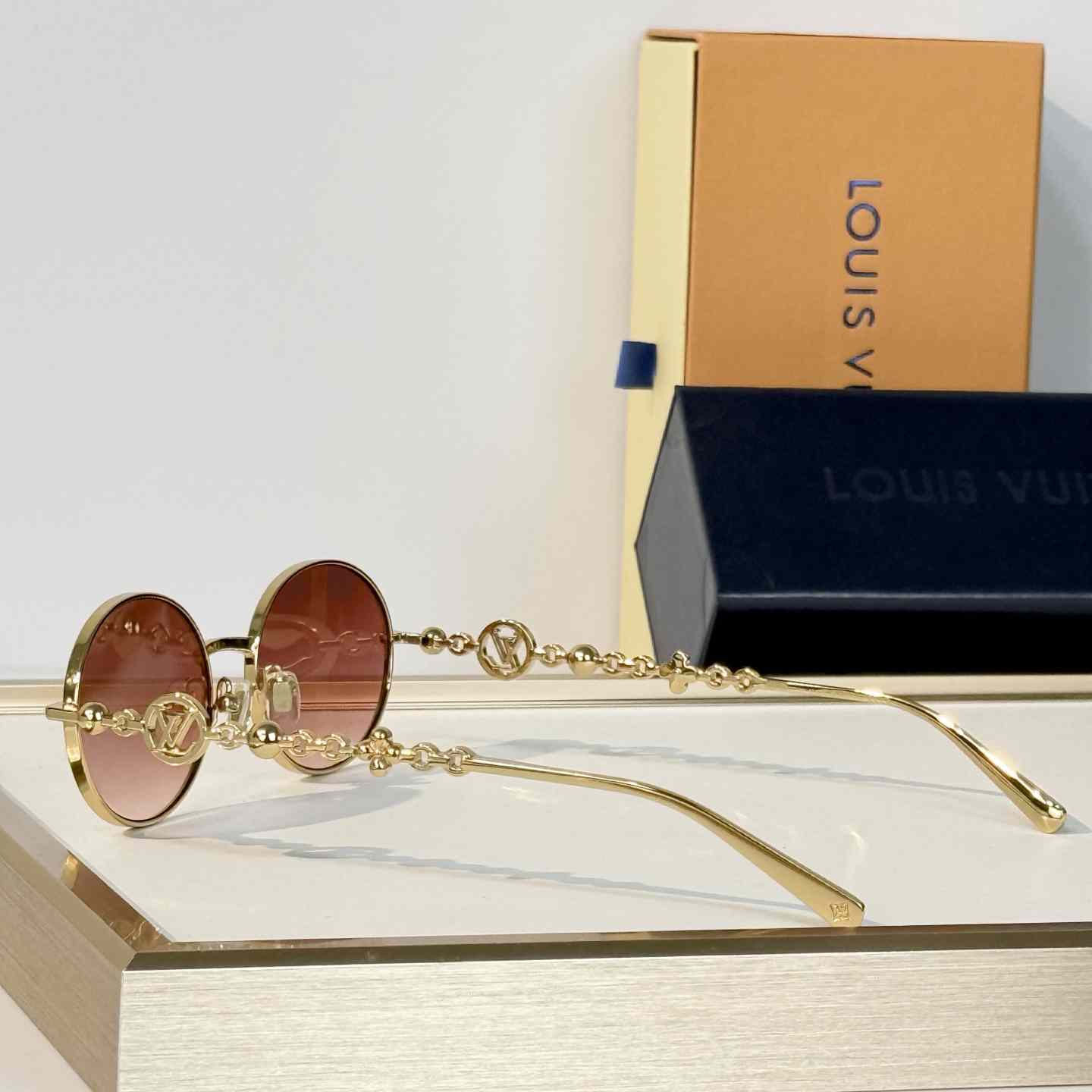 Louis Vuitton Z7336U Sunglasses   - DesignerGu