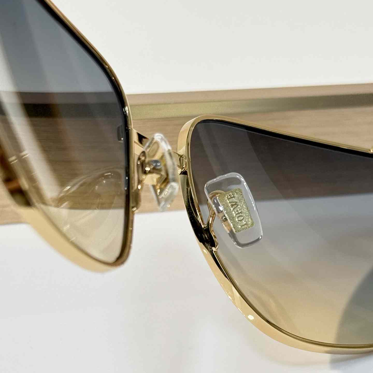 Loewe LW40150U Sunglasses - DesignerGu