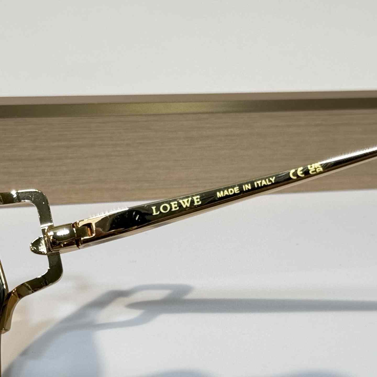 Loewe LW40150U Sunglasses - DesignerGu