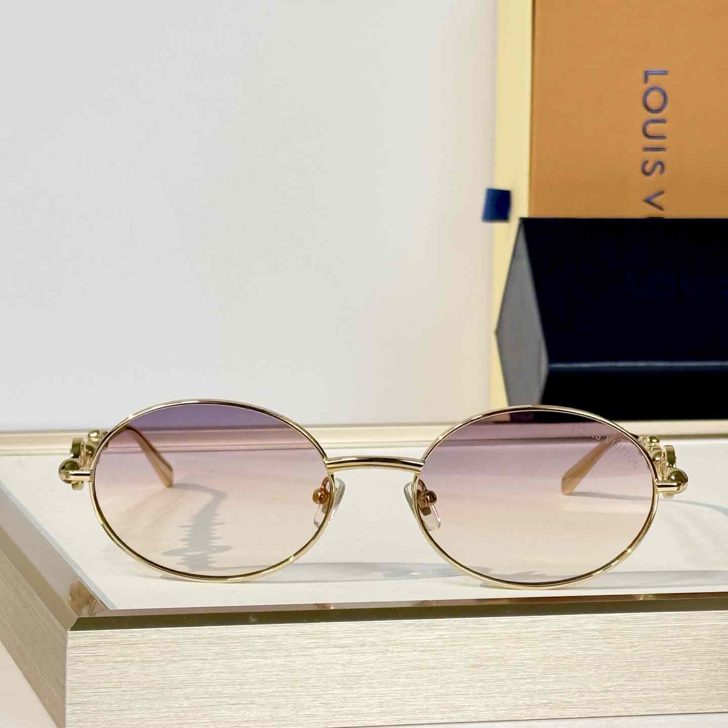 Louis Vuitton Z7336U Sunglasses   - DesignerGu