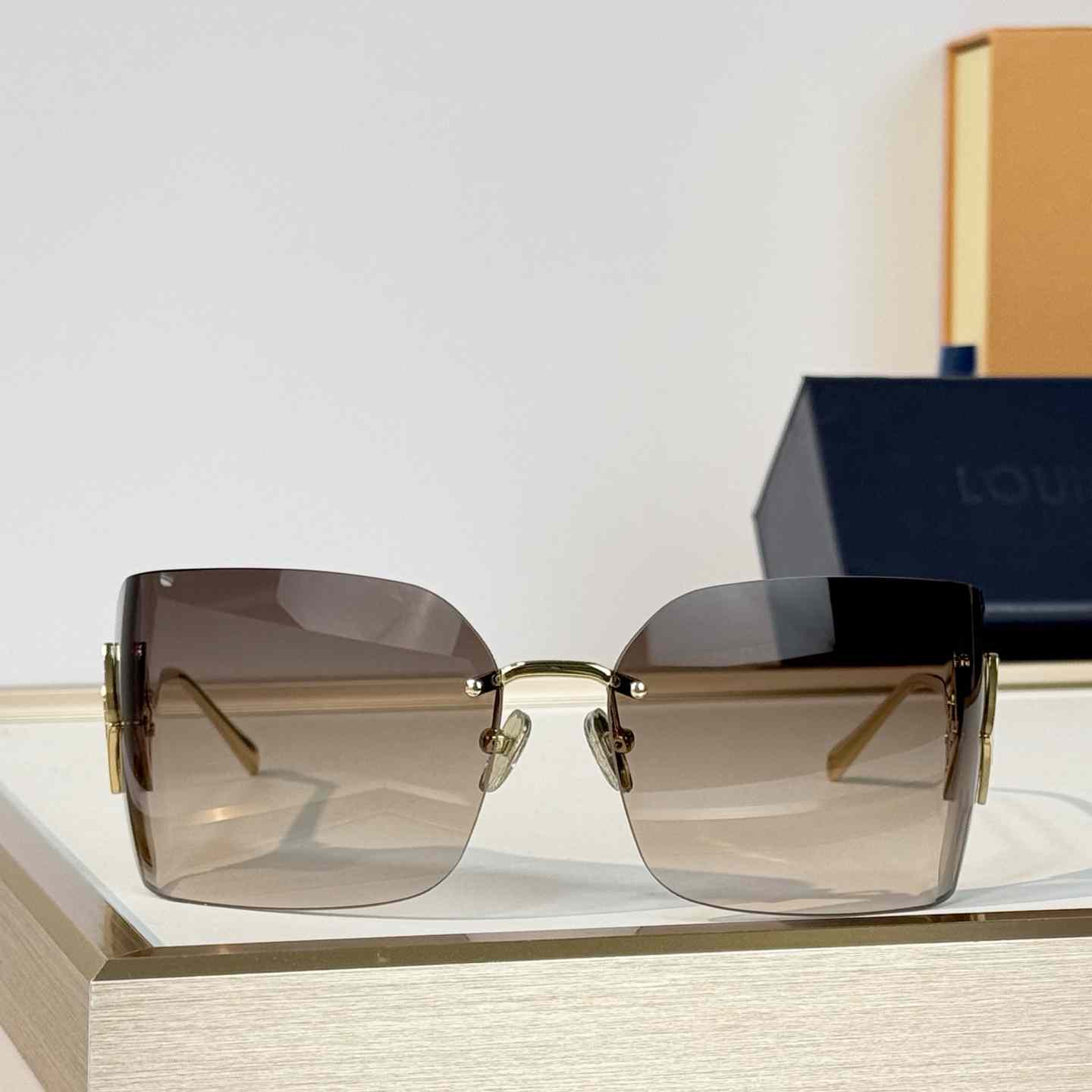Louis Vuitton Z3457U Sunglasses   - DesignerGu