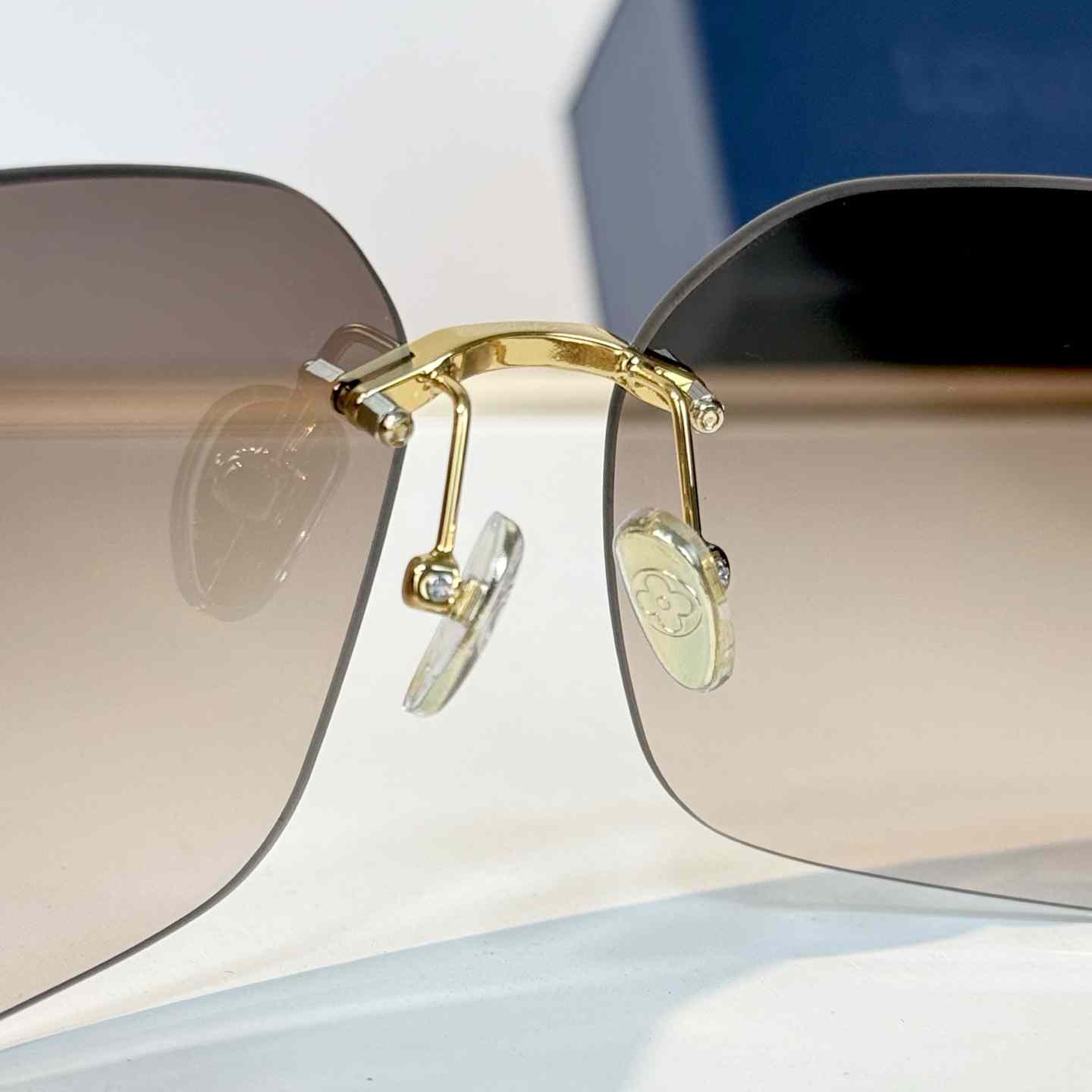 Louis Vuitton Z3457U Sunglasses   - DesignerGu