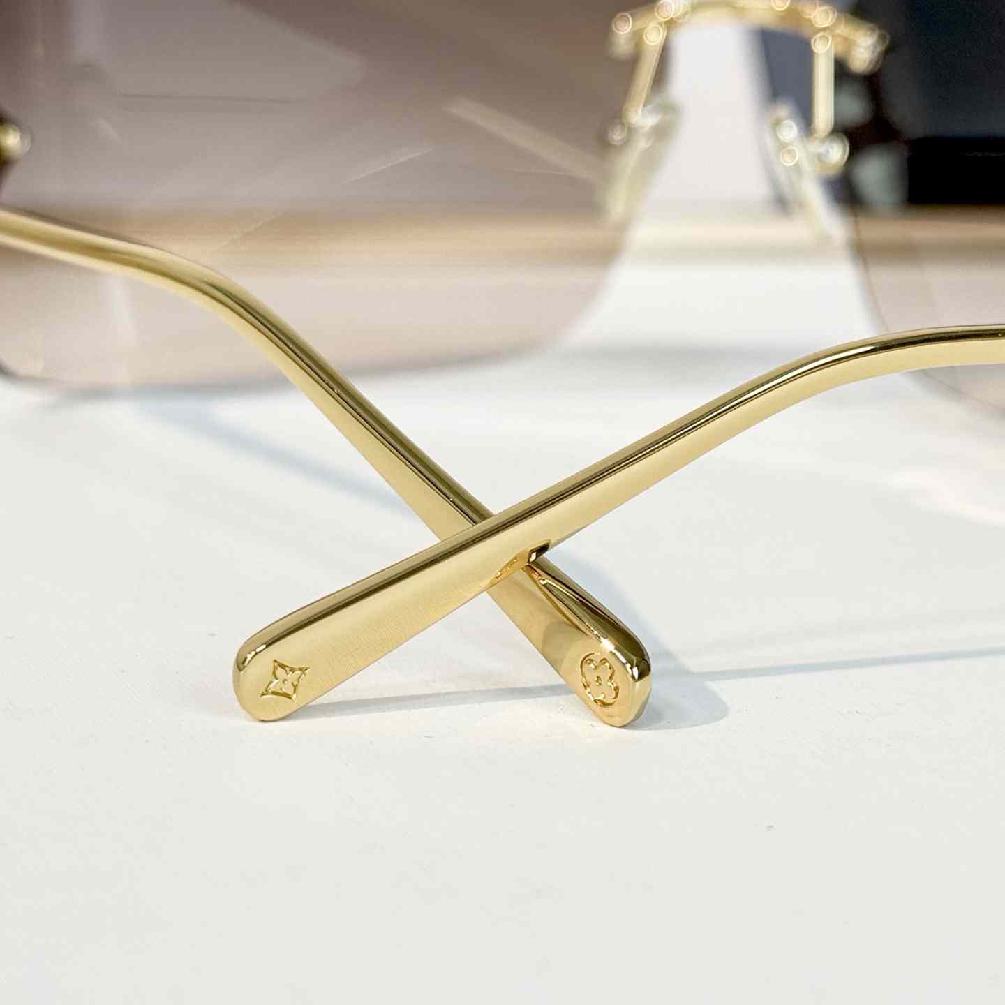 Louis Vuitton Z3457U Sunglasses   - DesignerGu