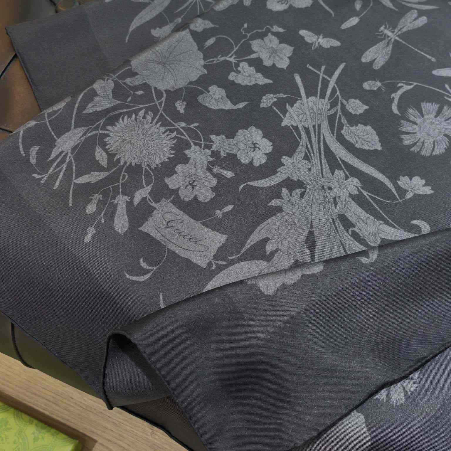 Gucci Printed Flora Silk Twill Carré - DesignerGu