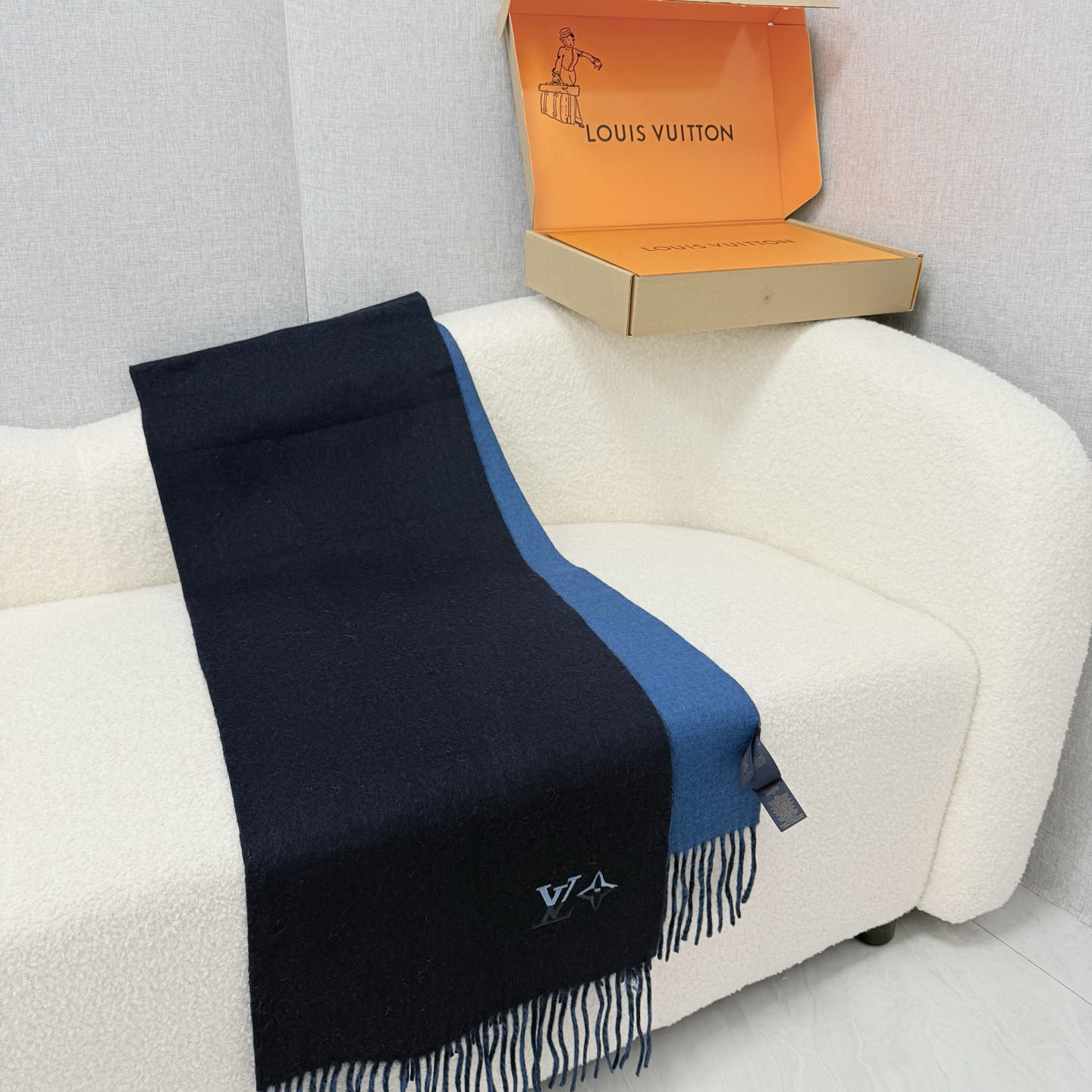 Louis Vuitton LV Dual Scarf - DesignerGu