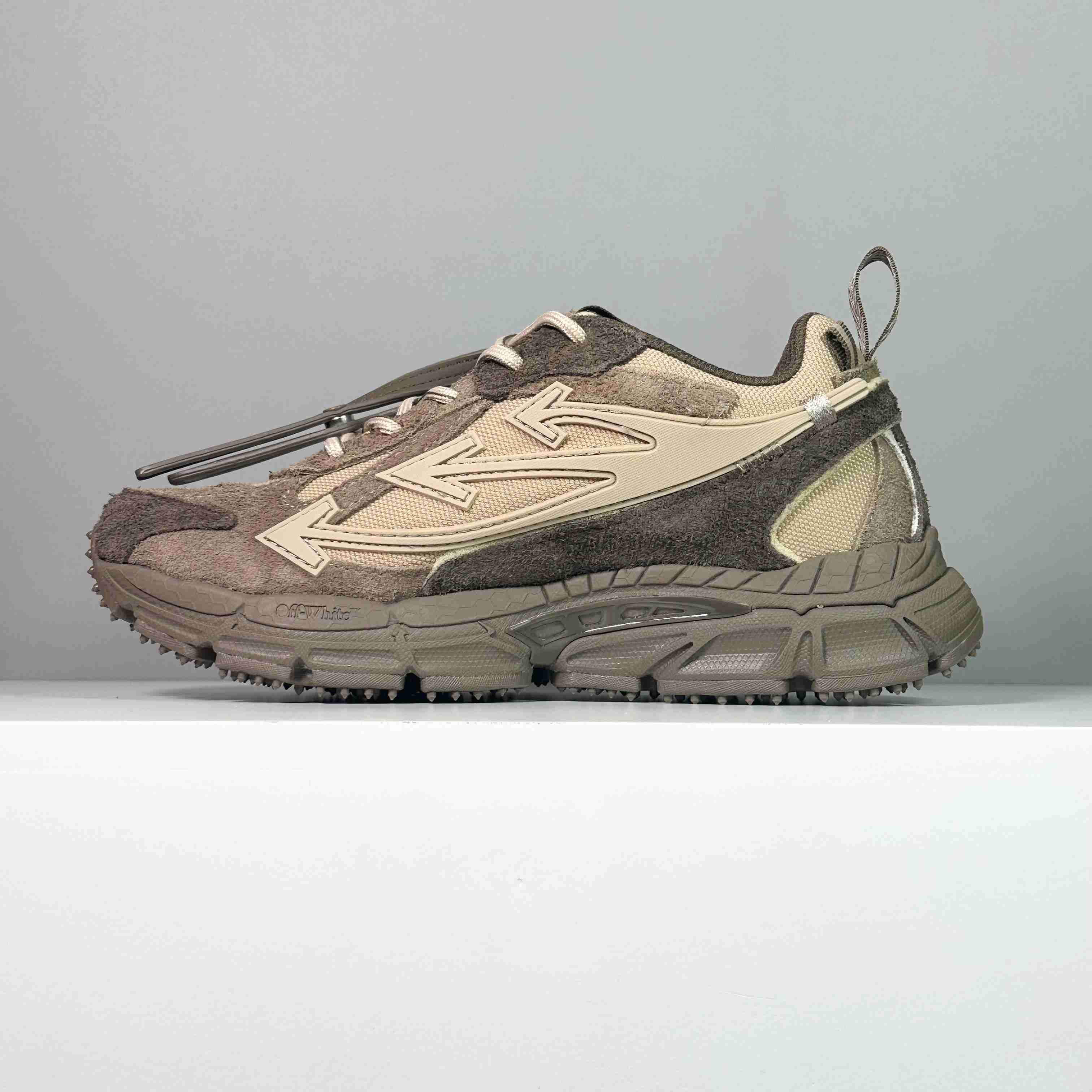 Off-White Brown Be Right Back Logo Combination Sneakers - DesignerGu