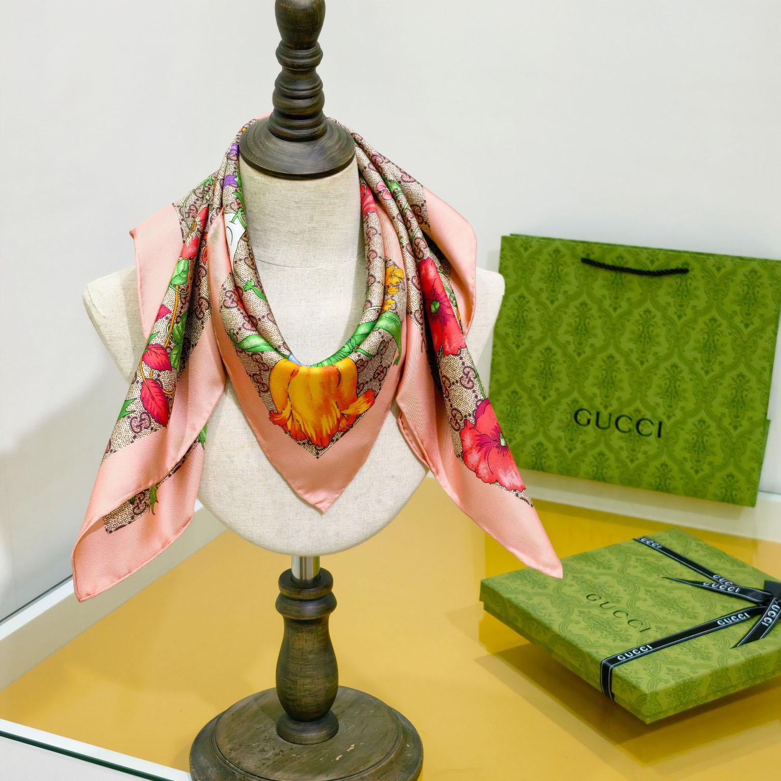 Gucci Printed Flora Silk Twill Carré - DesignerGu